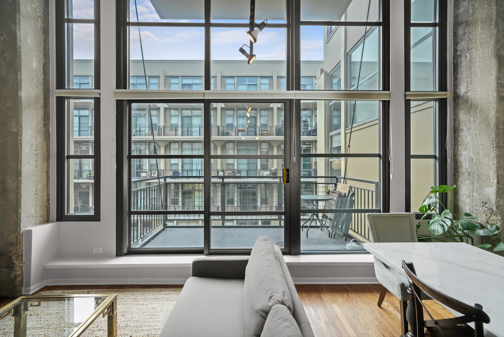900 N Kingsbury Street Unit: 971