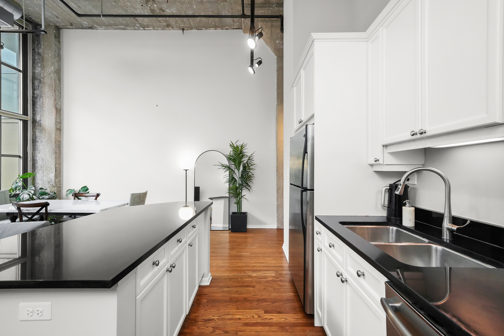 900 N Kingsbury Street Unit: 971