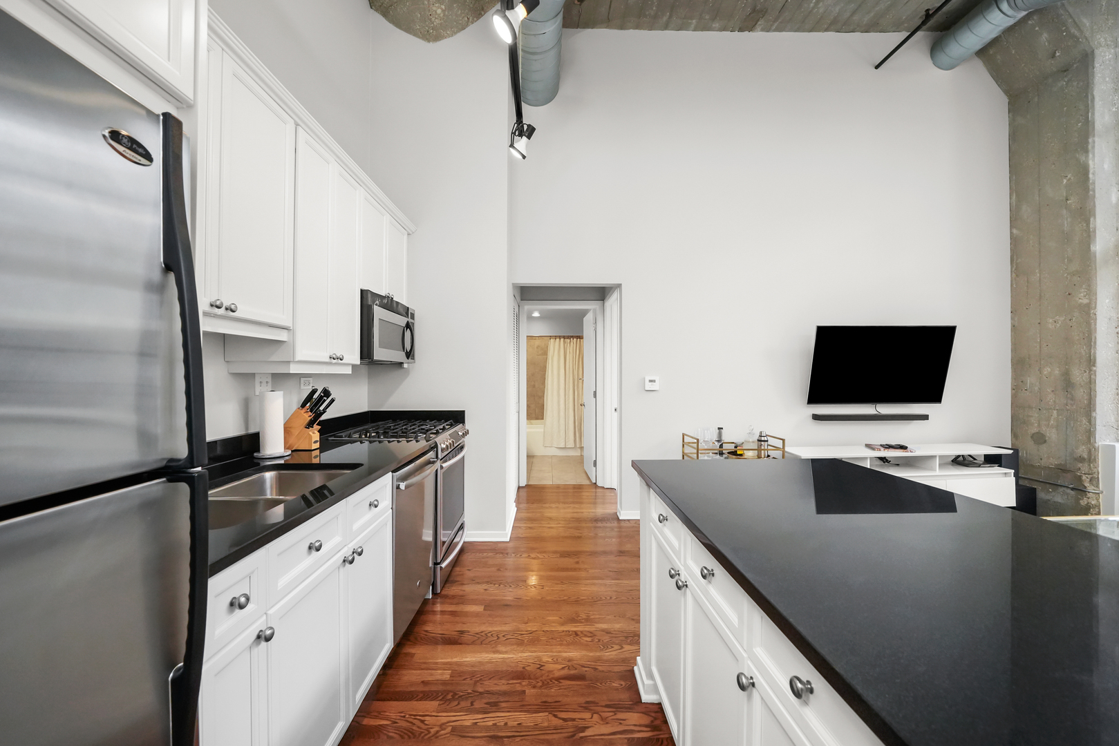 900 N Kingsbury Street Unit: 971