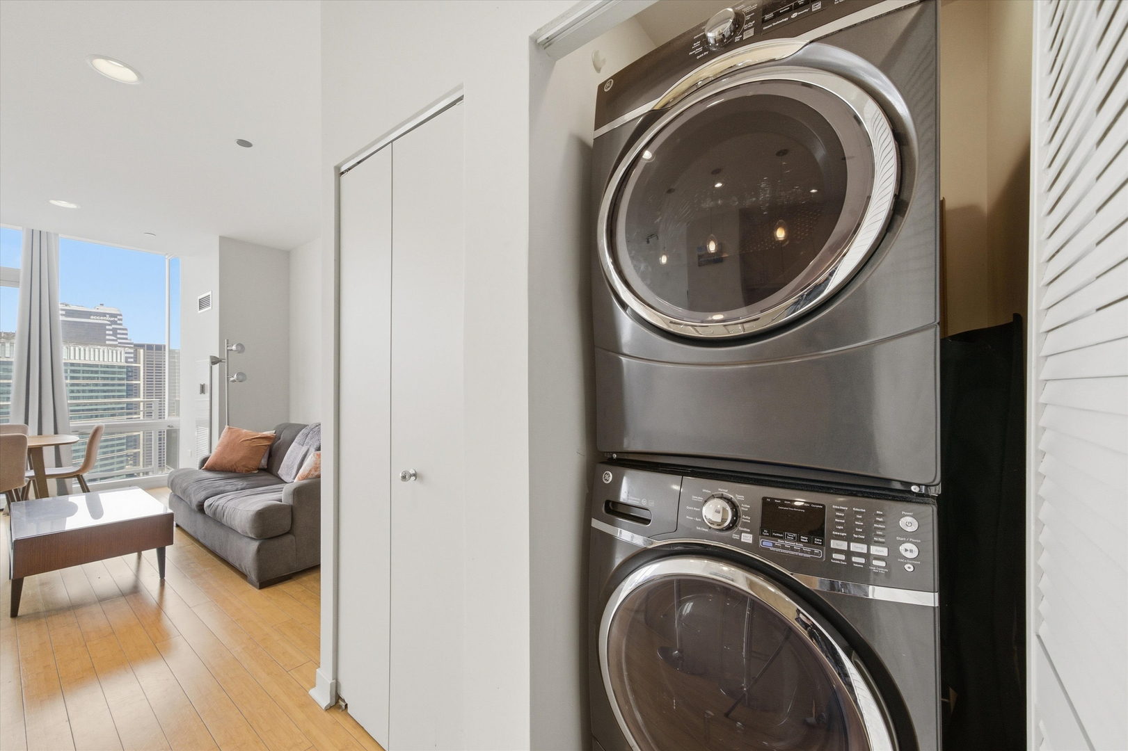 737 W Washington Boulevard Unit: 3406