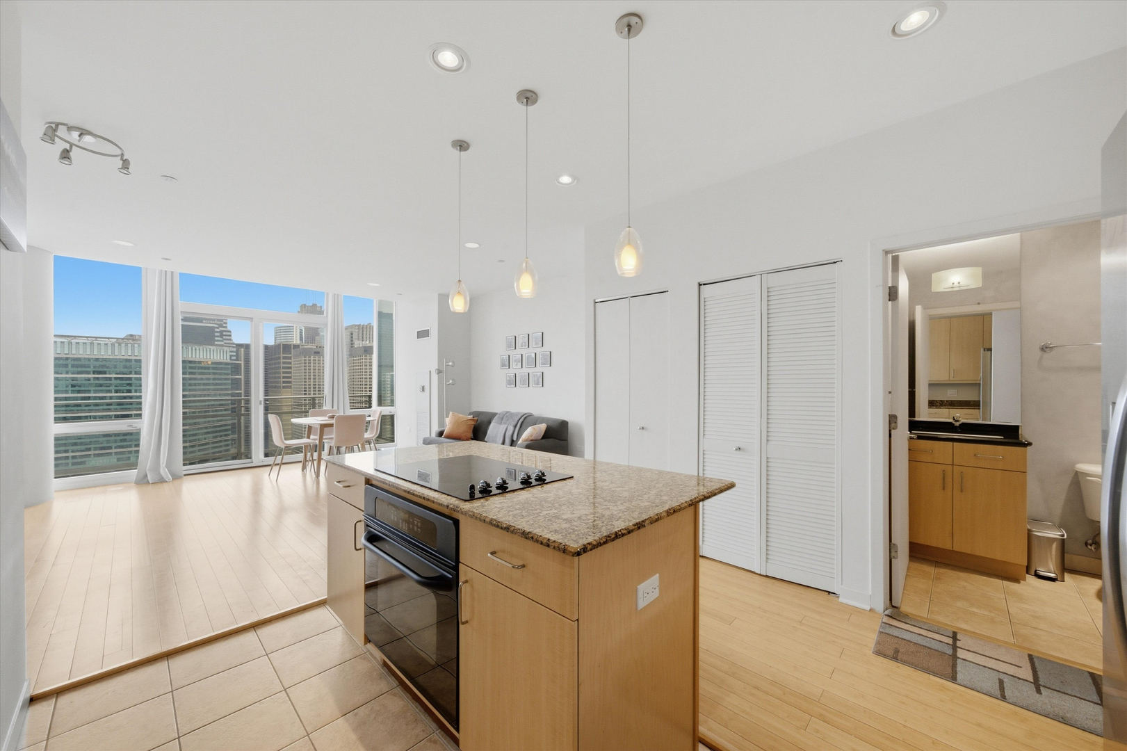 737 W Washington Boulevard Unit: 3406