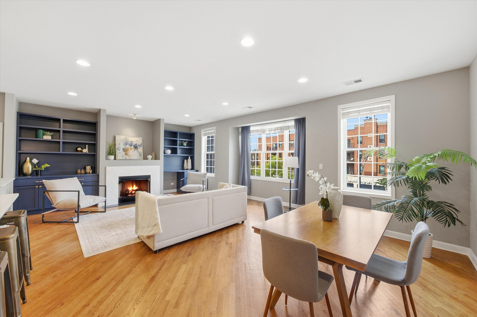 2035 W Division Street Unit: 3