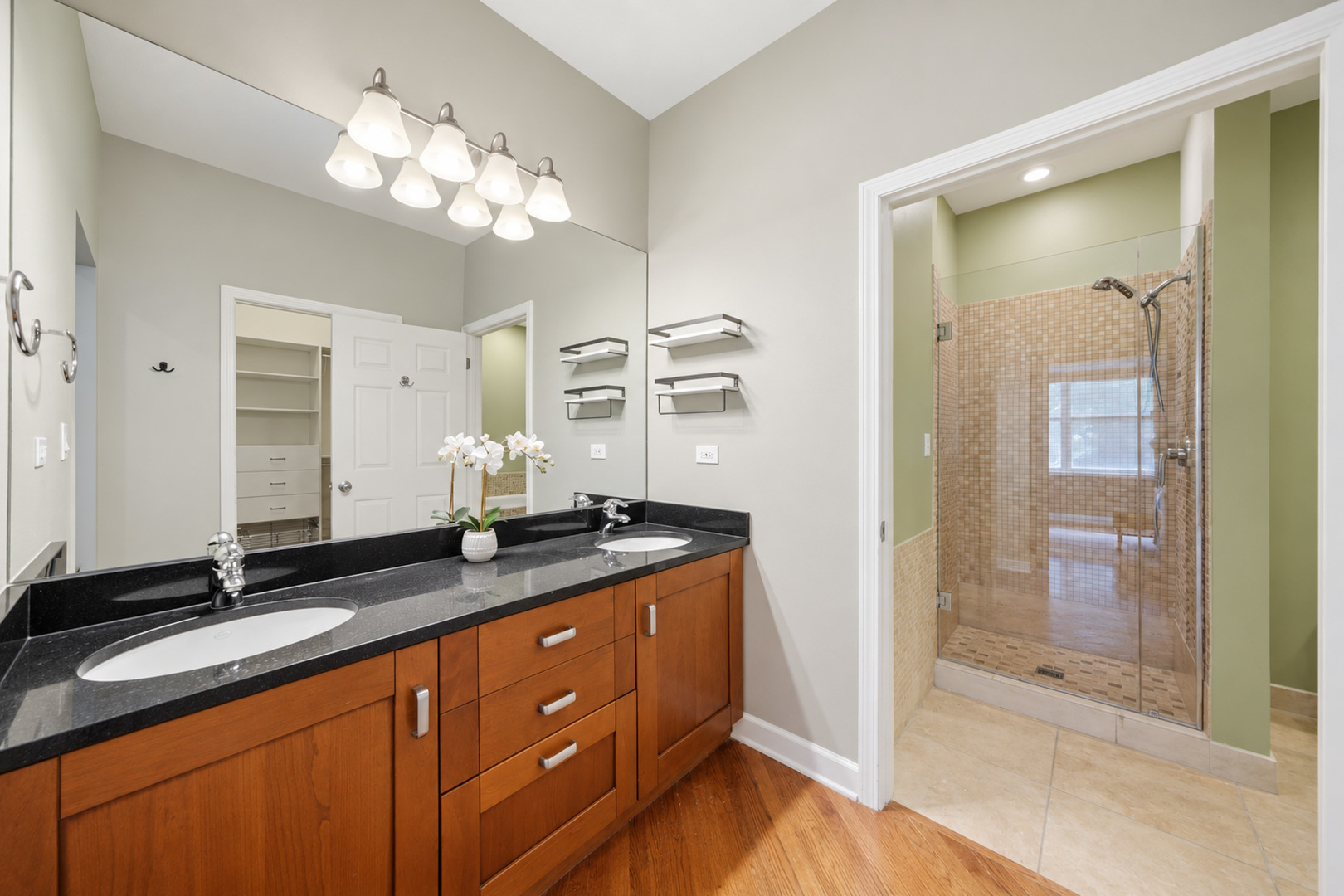 2035 W Division Street Unit: 3