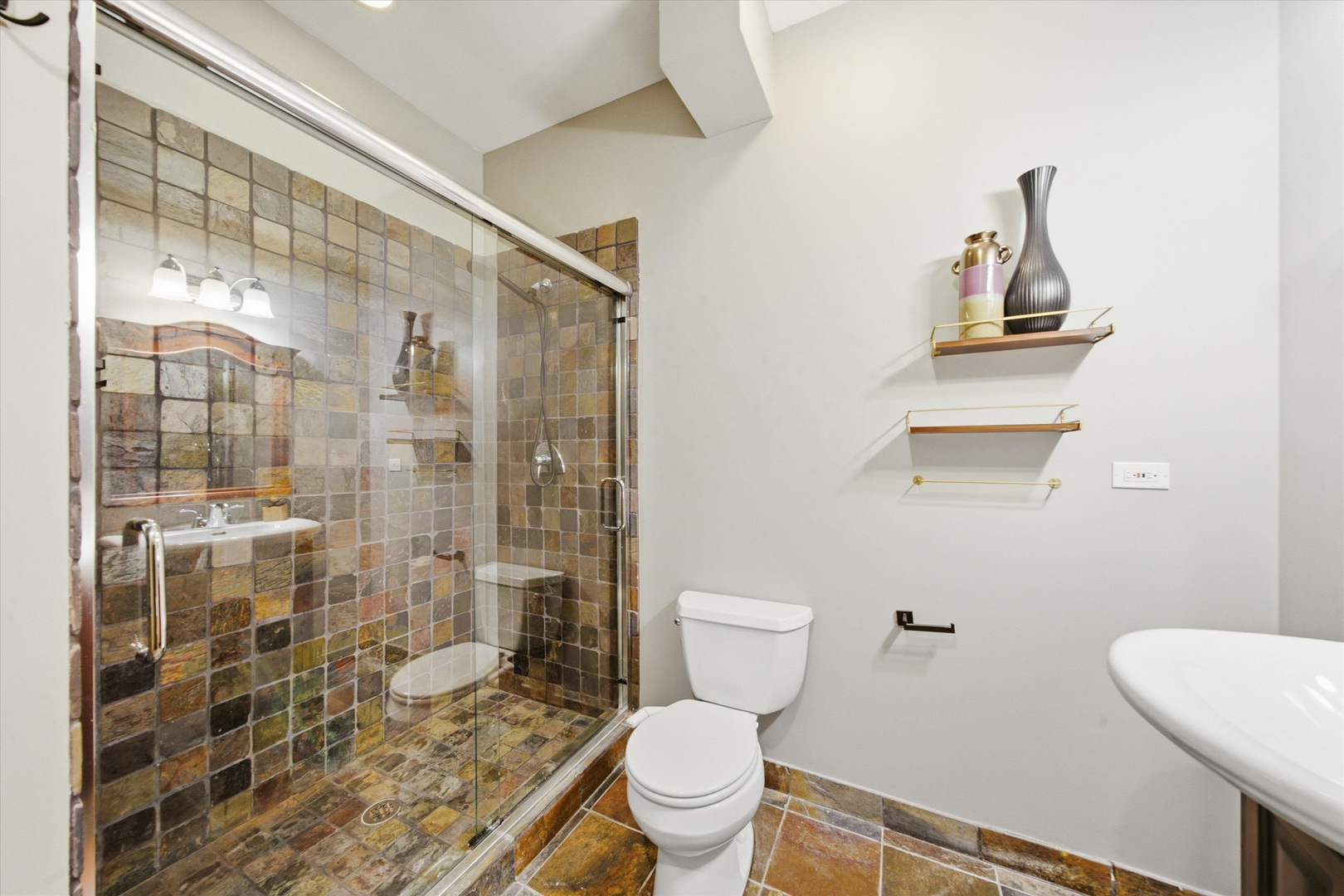 2035 W Division Street Unit: 3
