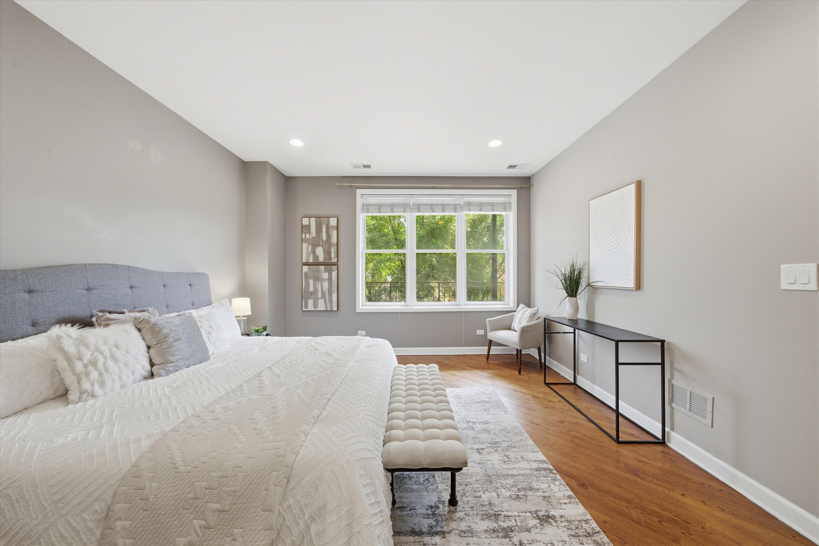 2035 W Division Street Unit: 3