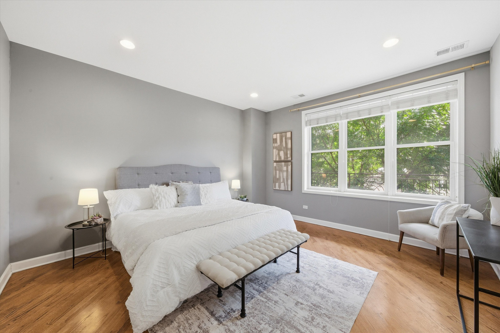 2035 W Division Street Unit: 3