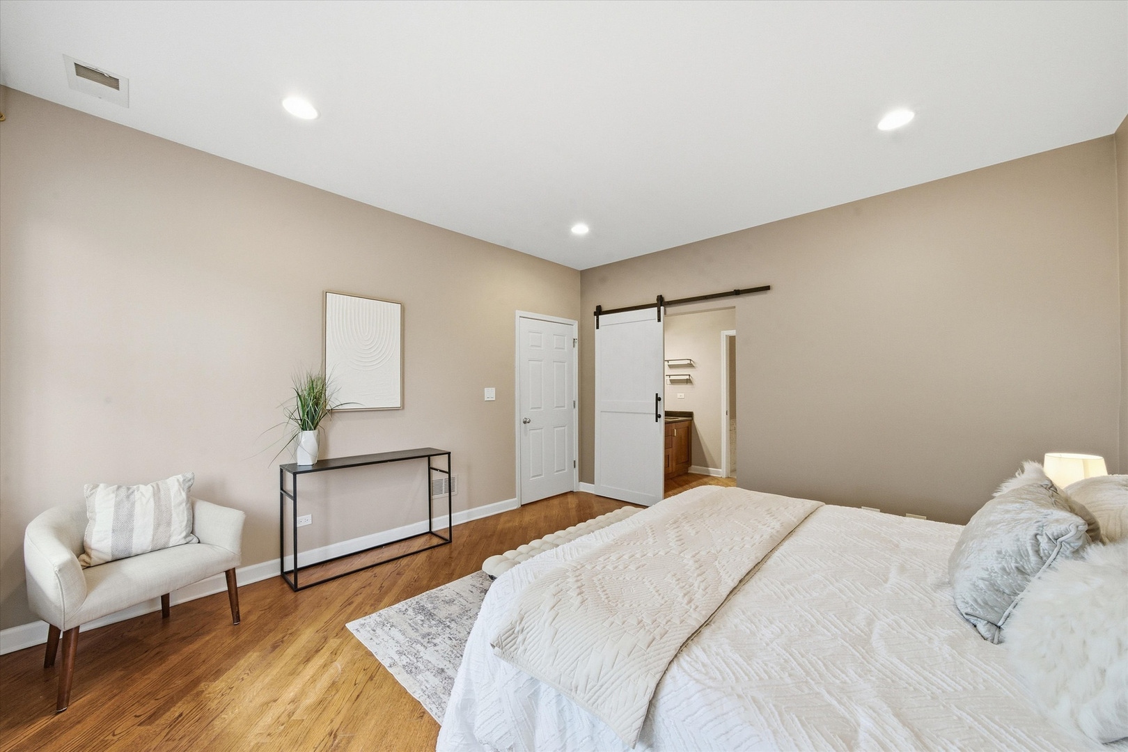 2035 W Division Street Unit: 3