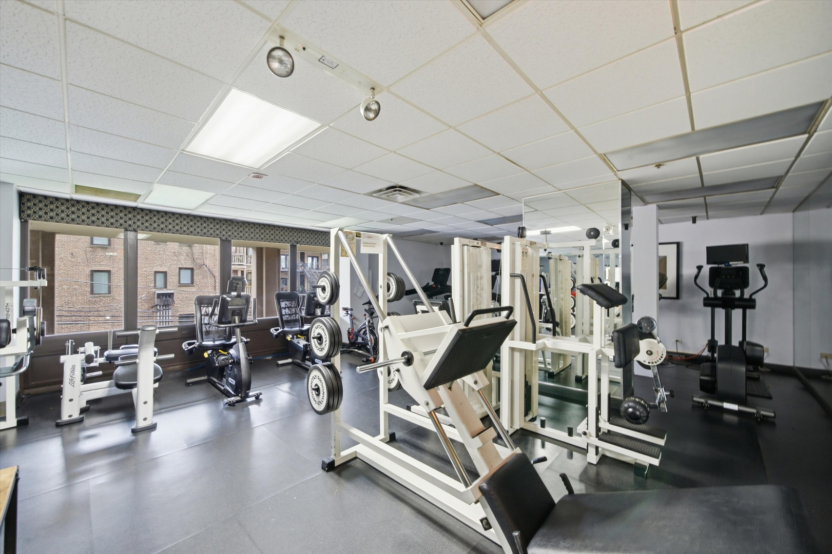 5320 N Sheridan Road Unit: 1607