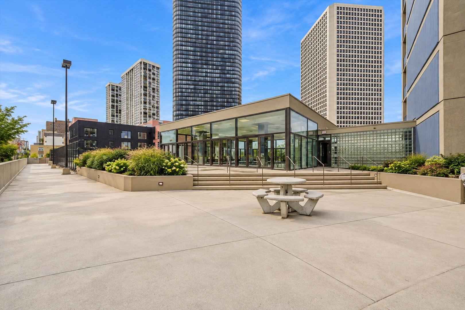 5320 N Sheridan Road Unit: 1607