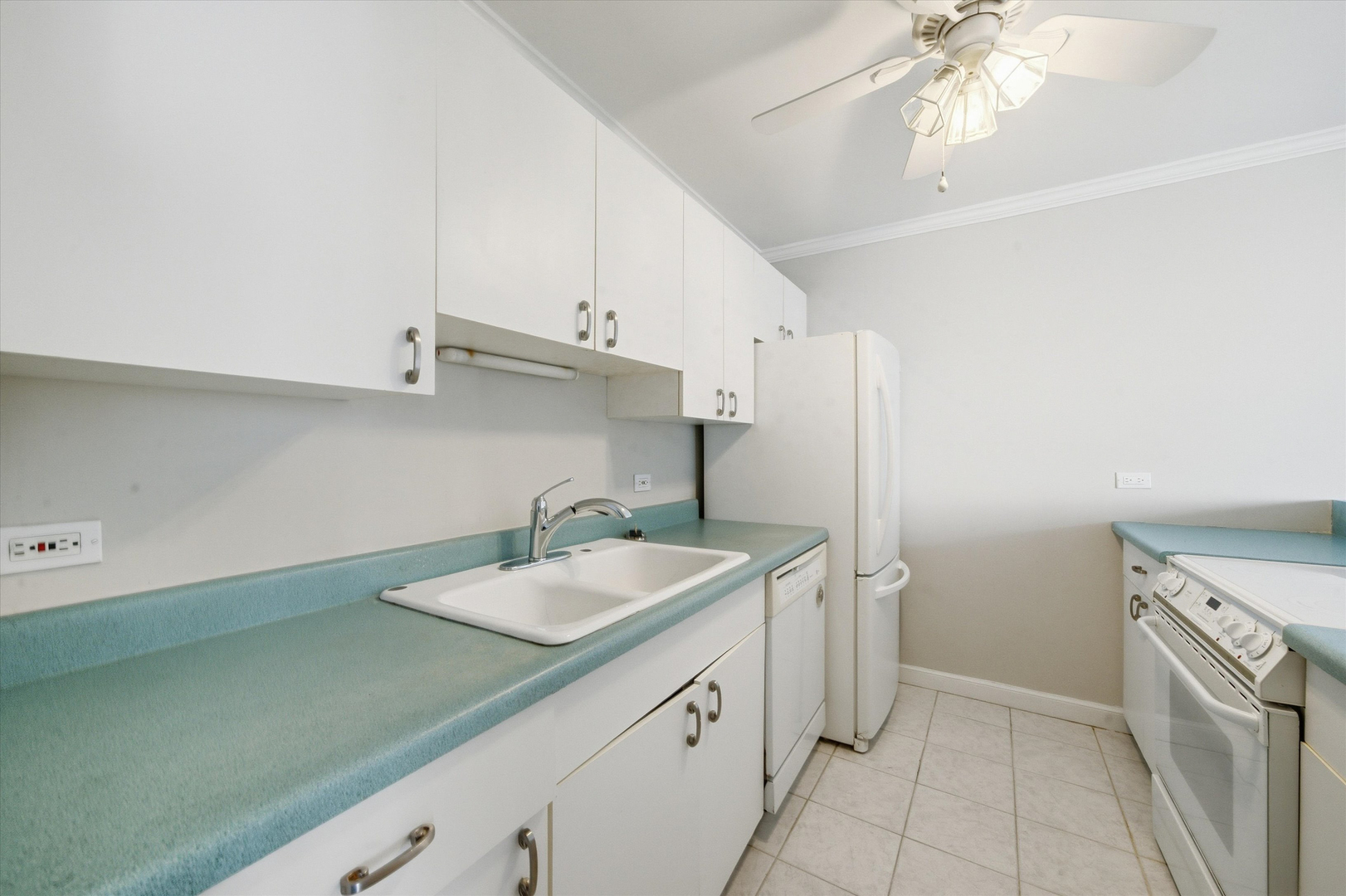 5320 N Sheridan Road Unit: 1607