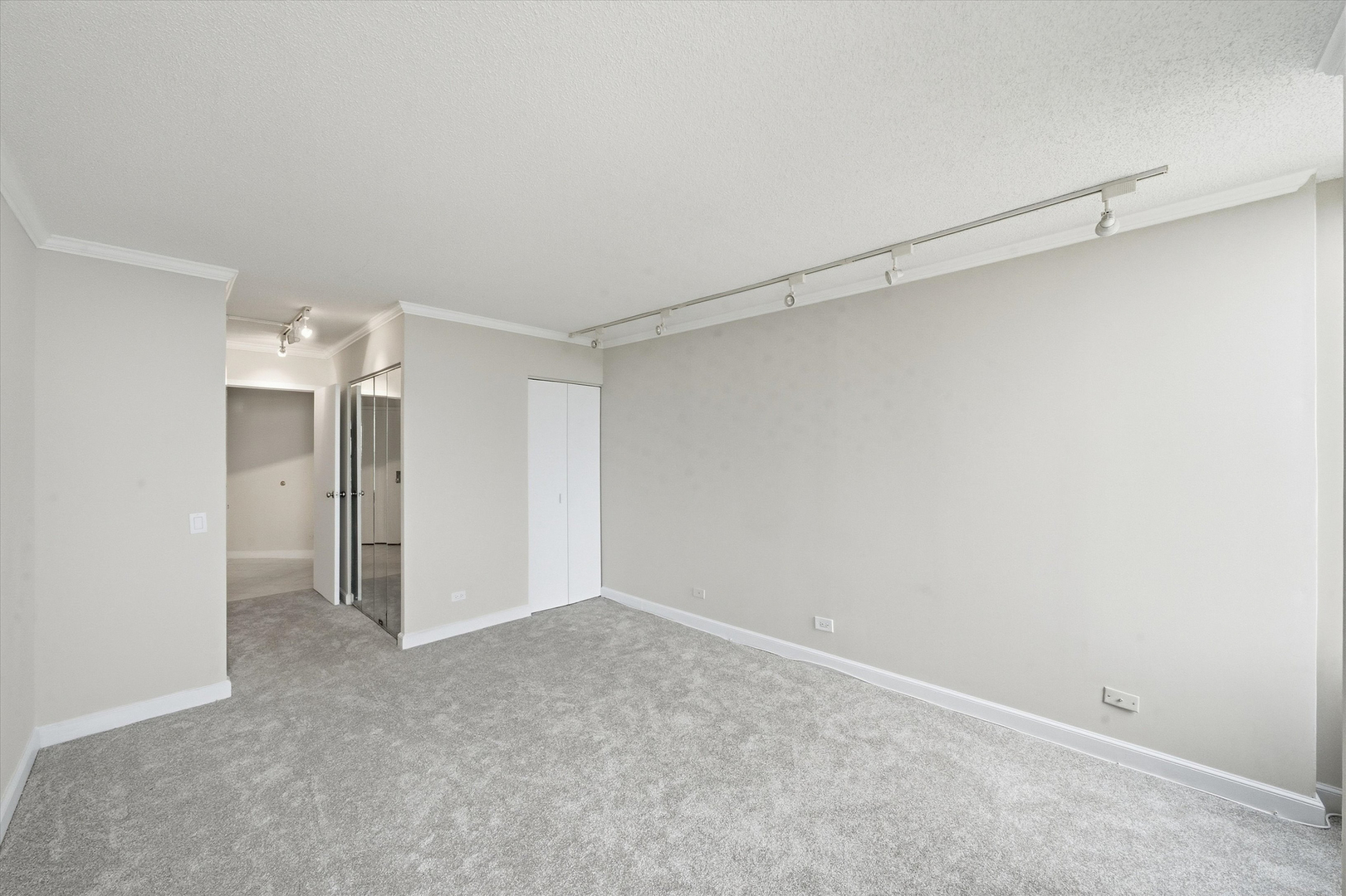 5320 N Sheridan Road Unit: 1607