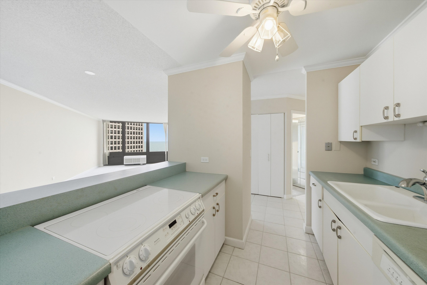 5320 N Sheridan Road Unit: 1607