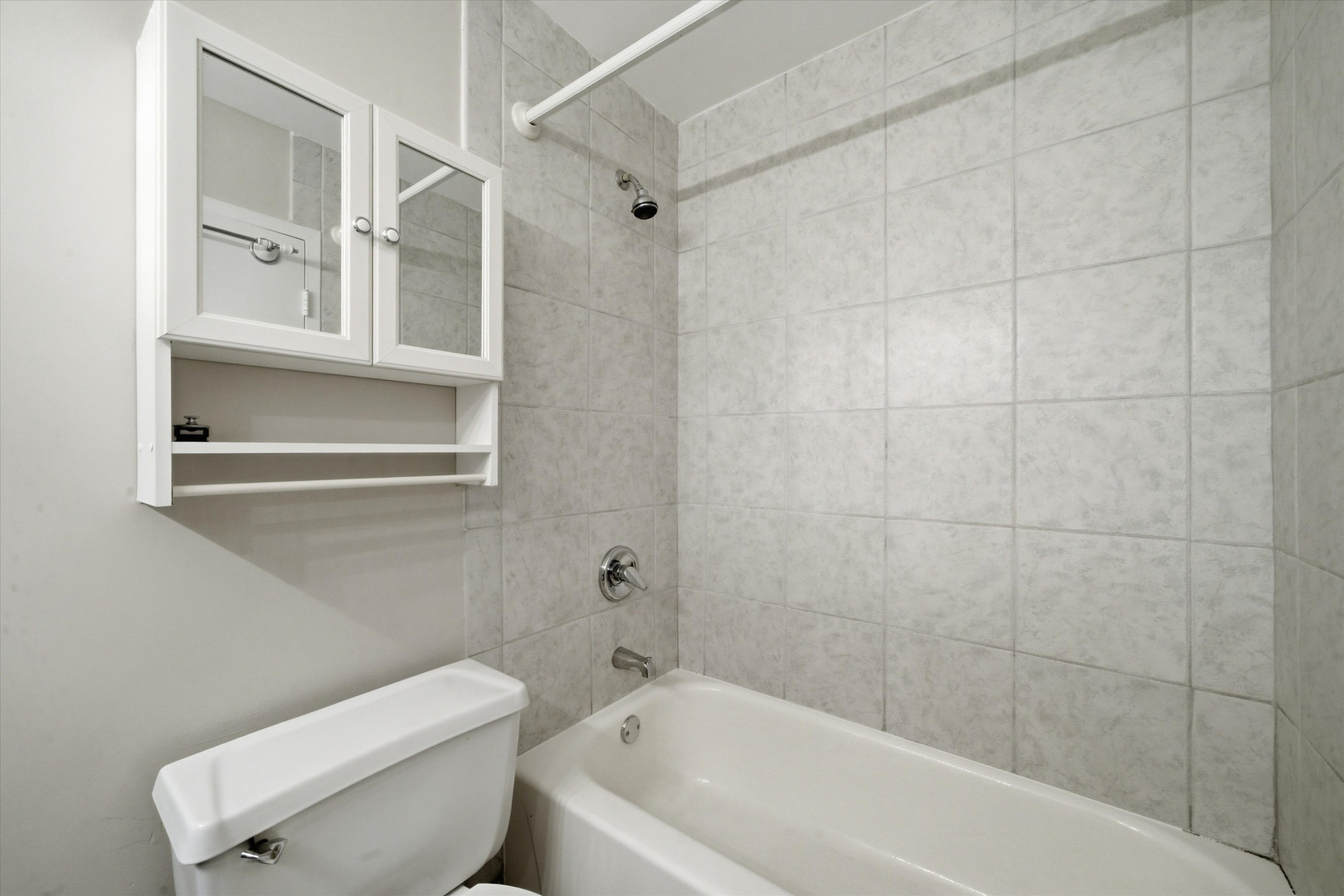 5320 N Sheridan Road Unit: 1607