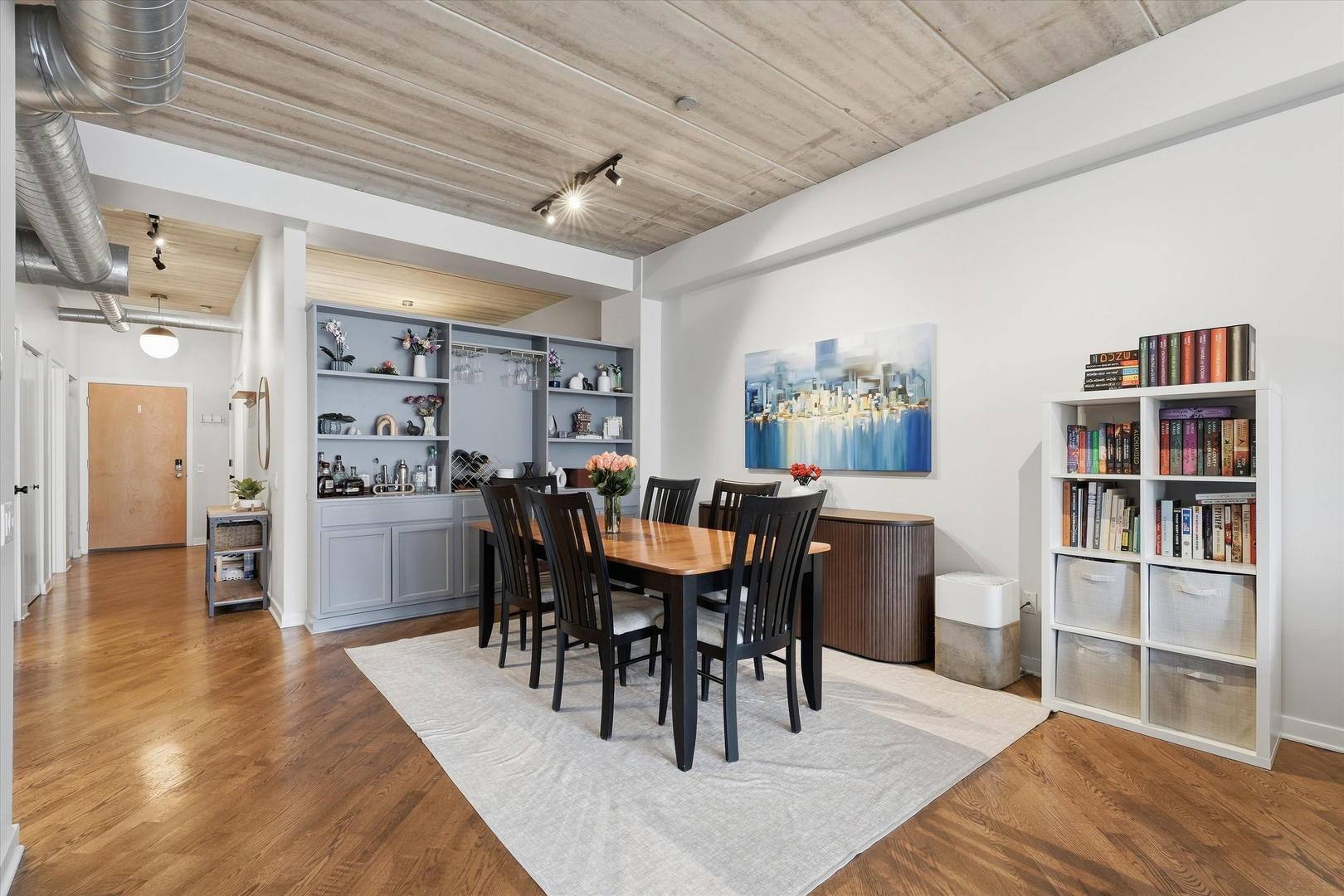 3260 N Clark Street Unit: 304