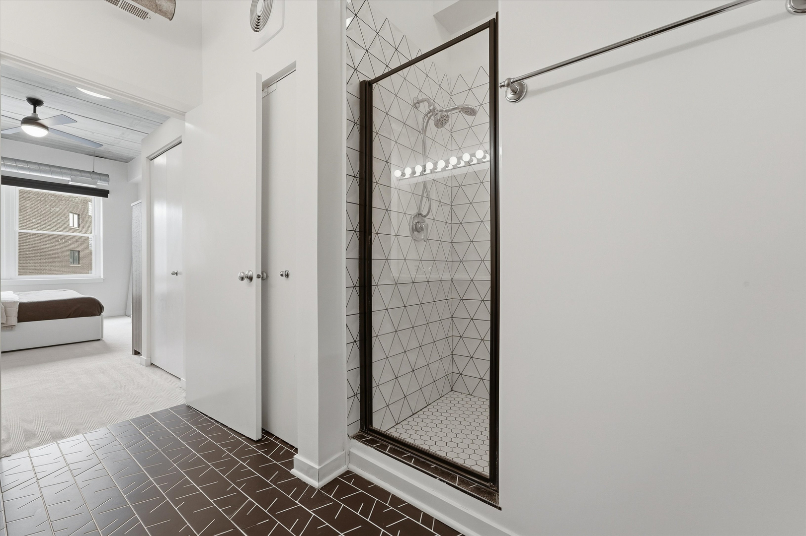 3260 N Clark Street Unit: 304