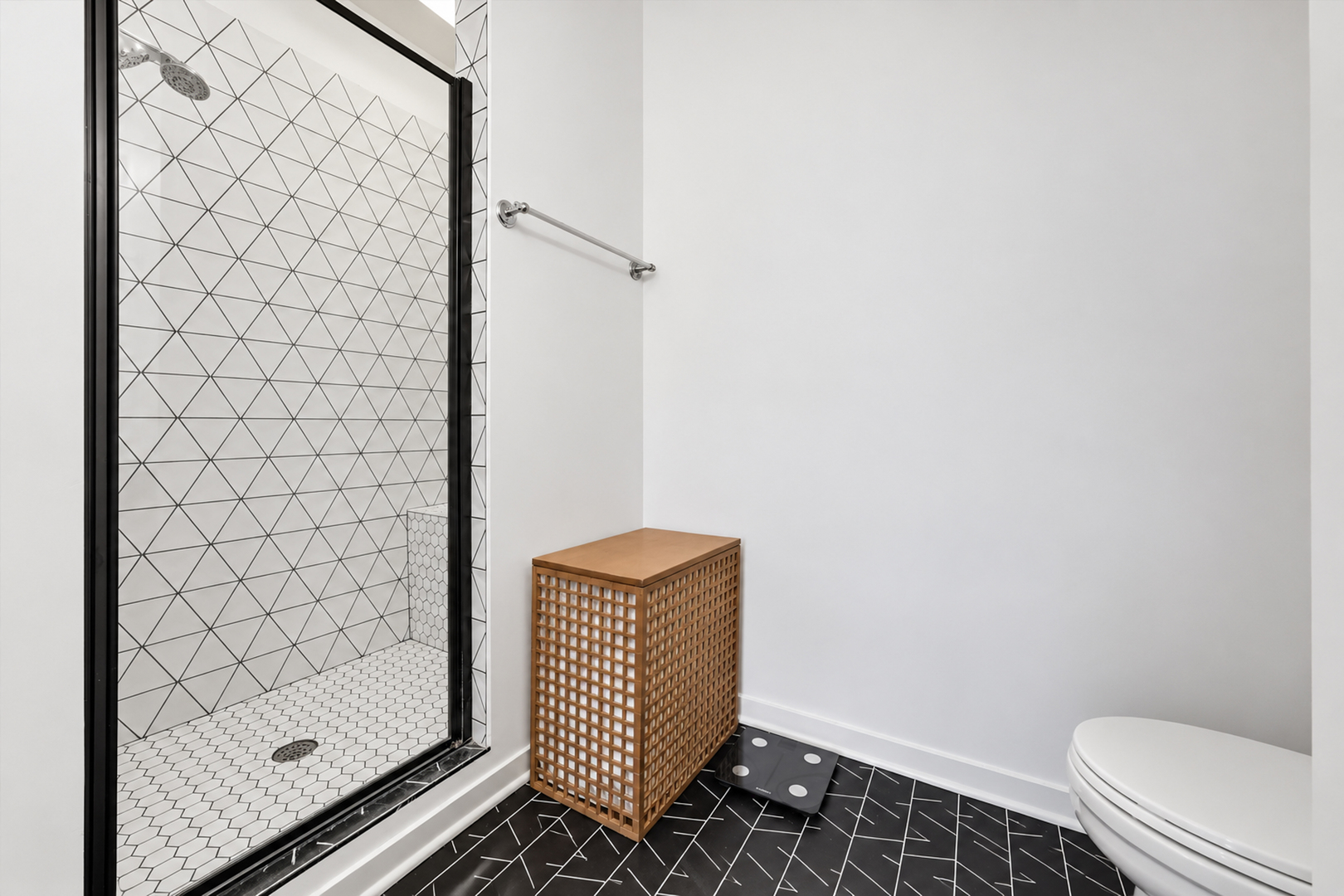 3260 N Clark Street Unit: 304