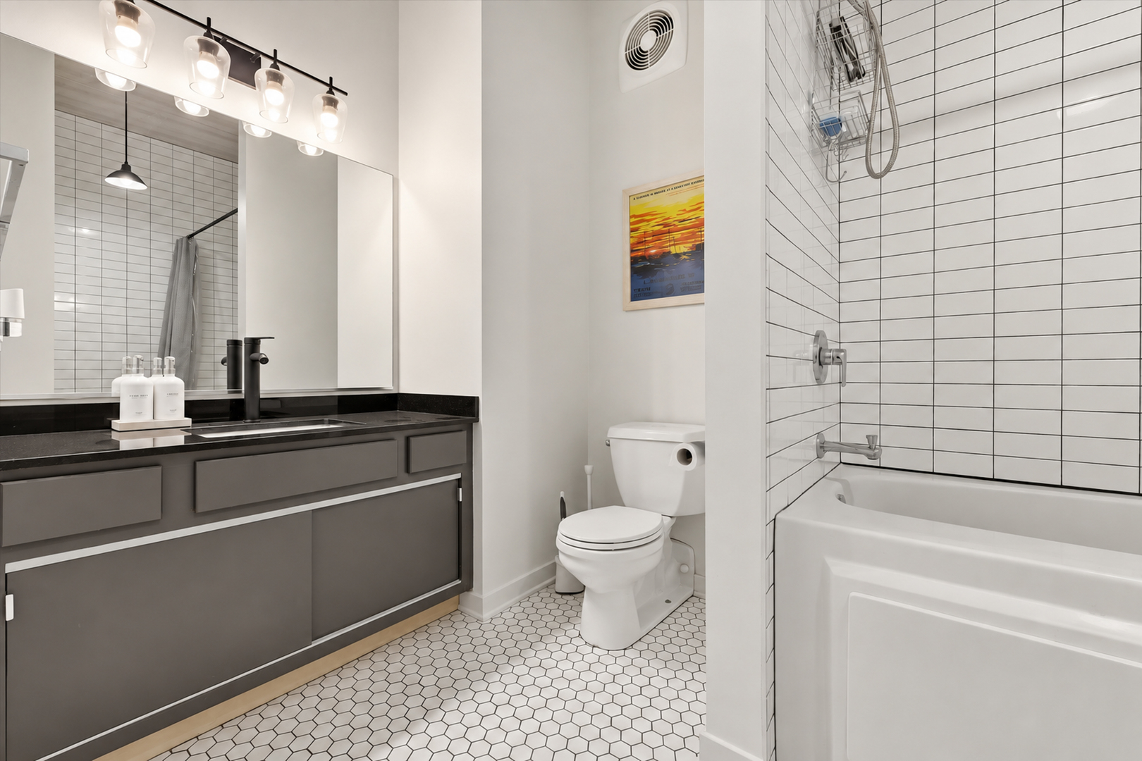 3260 N Clark Street Unit: 304