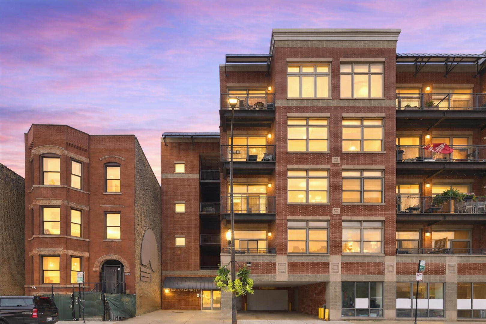 3260 N Clark Street Unit: 304