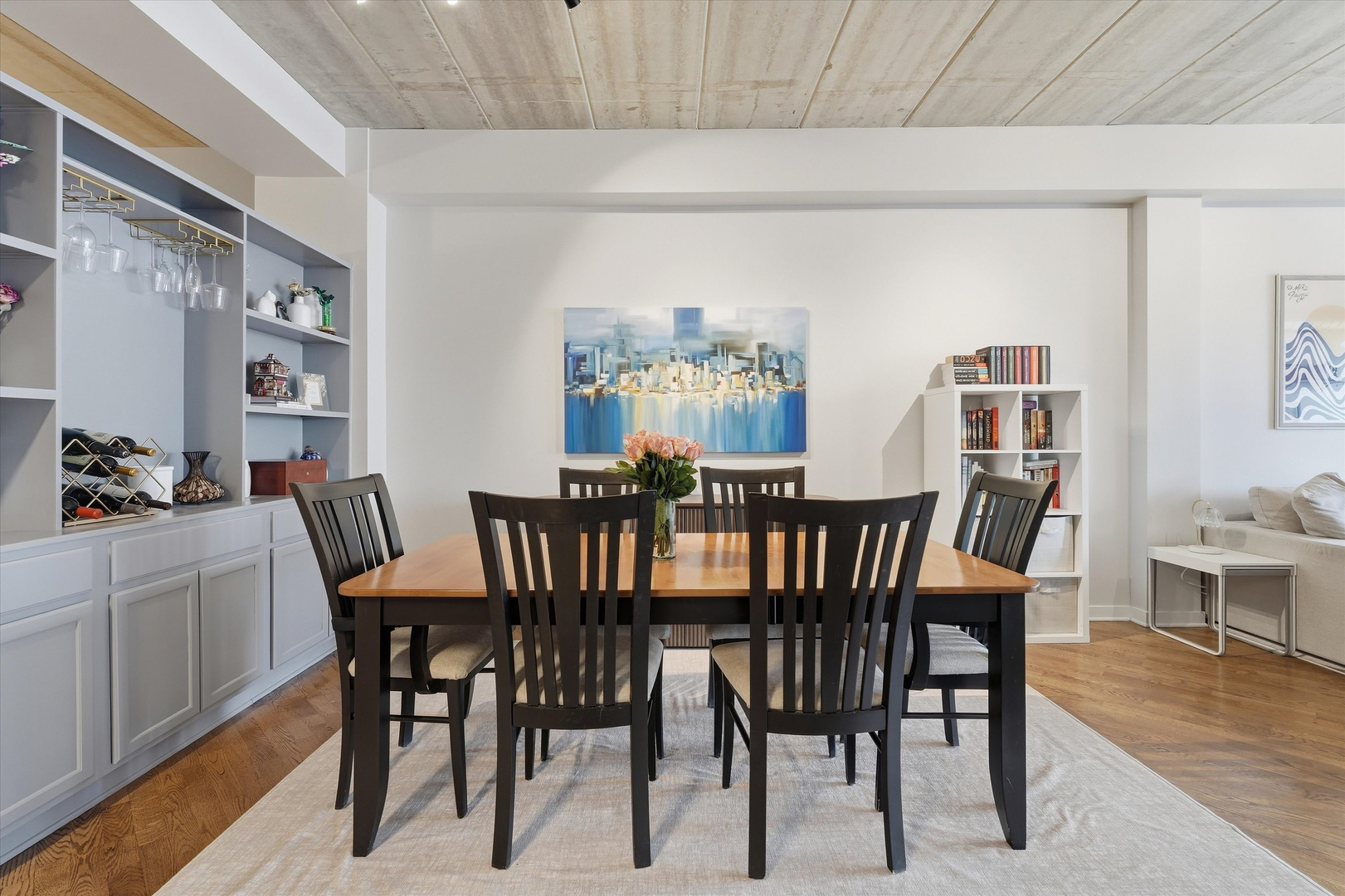 3260 N Clark Street Unit: 304