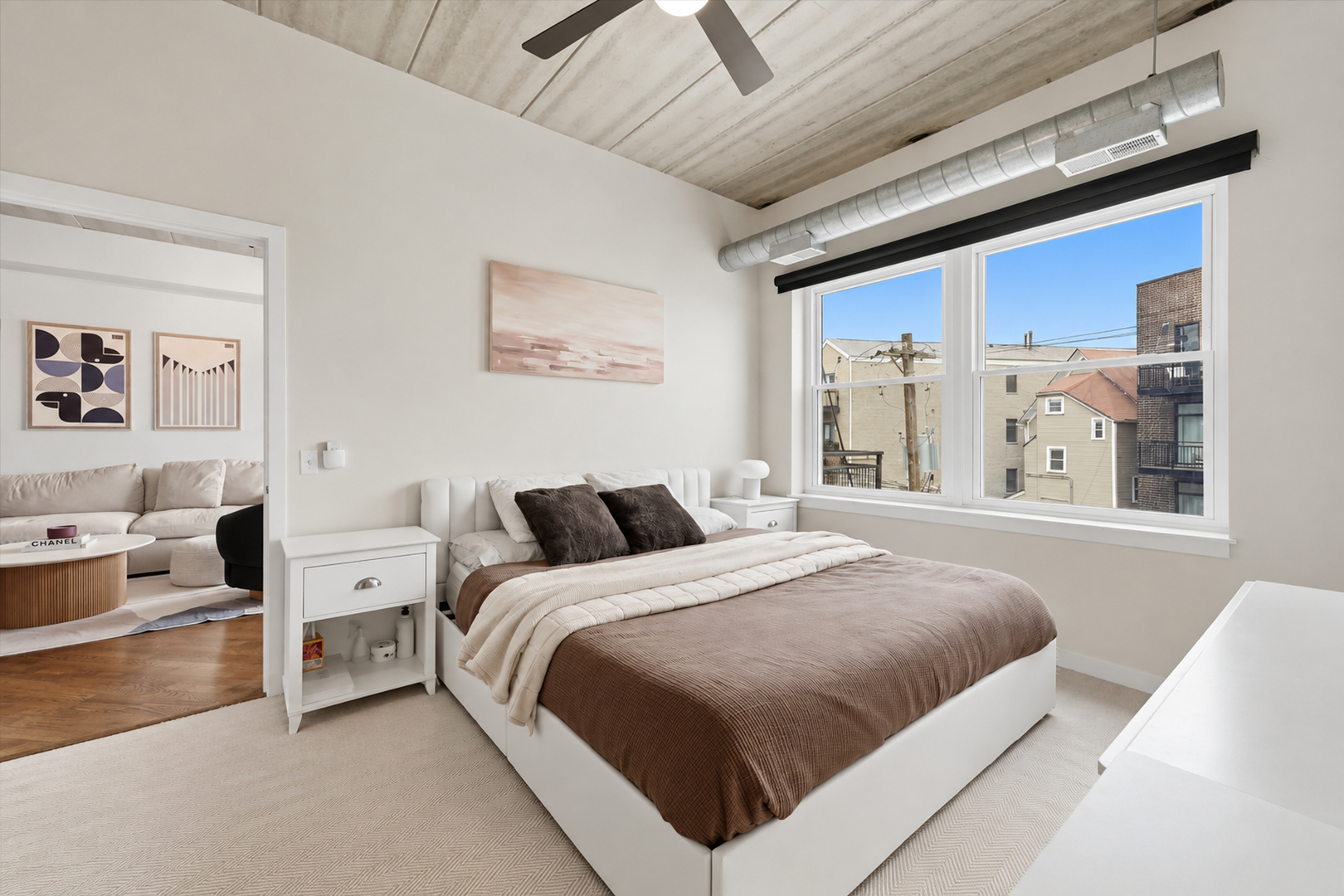 3260 N Clark Street Unit: 304