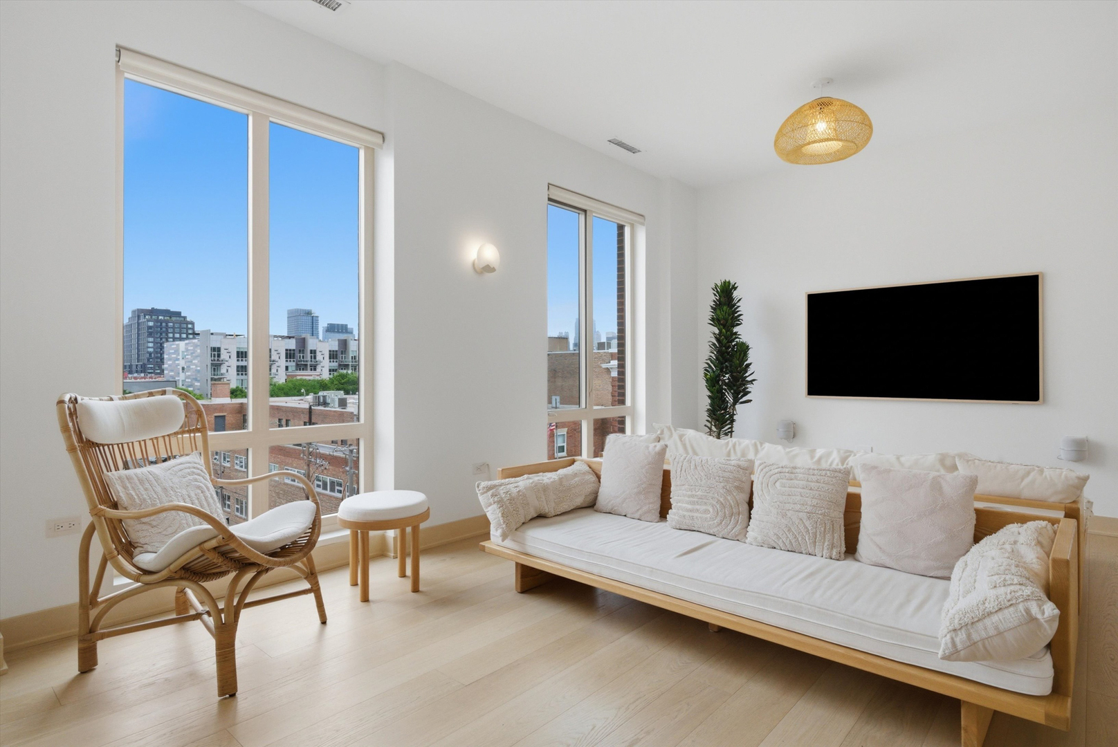 305 S Racine Avenue Unit: 5A