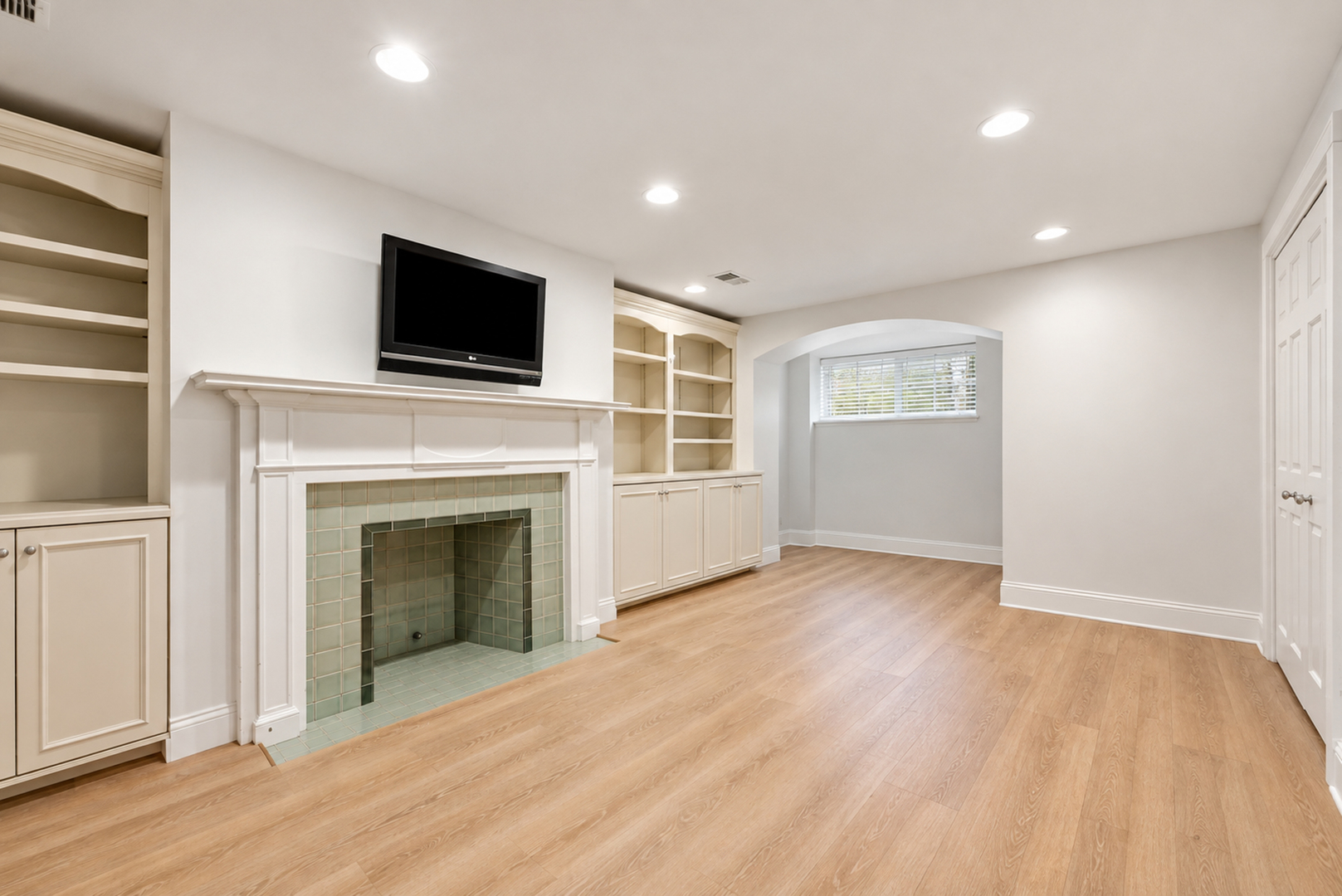 919 N LaSalle Drive