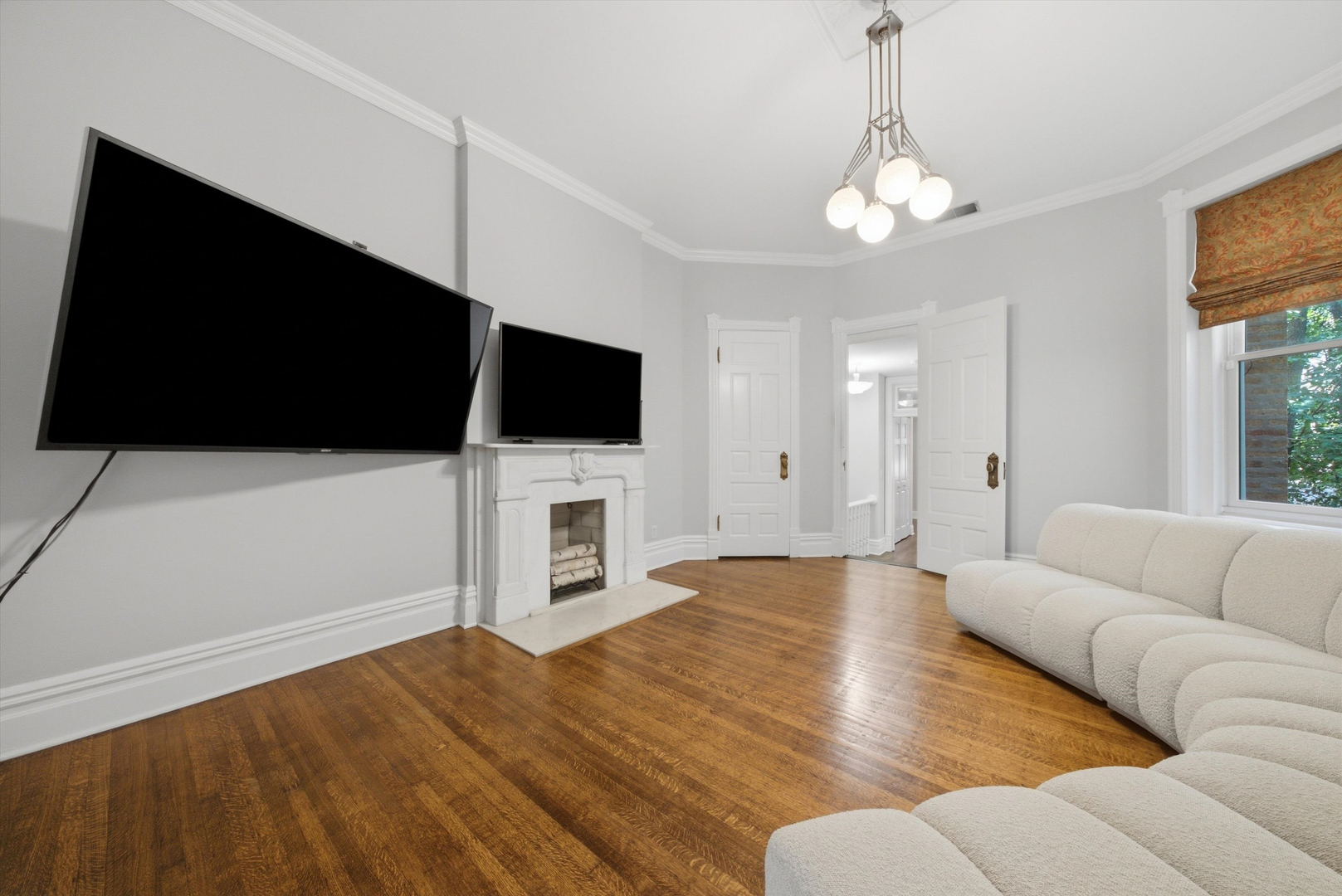 919 N LaSalle Drive