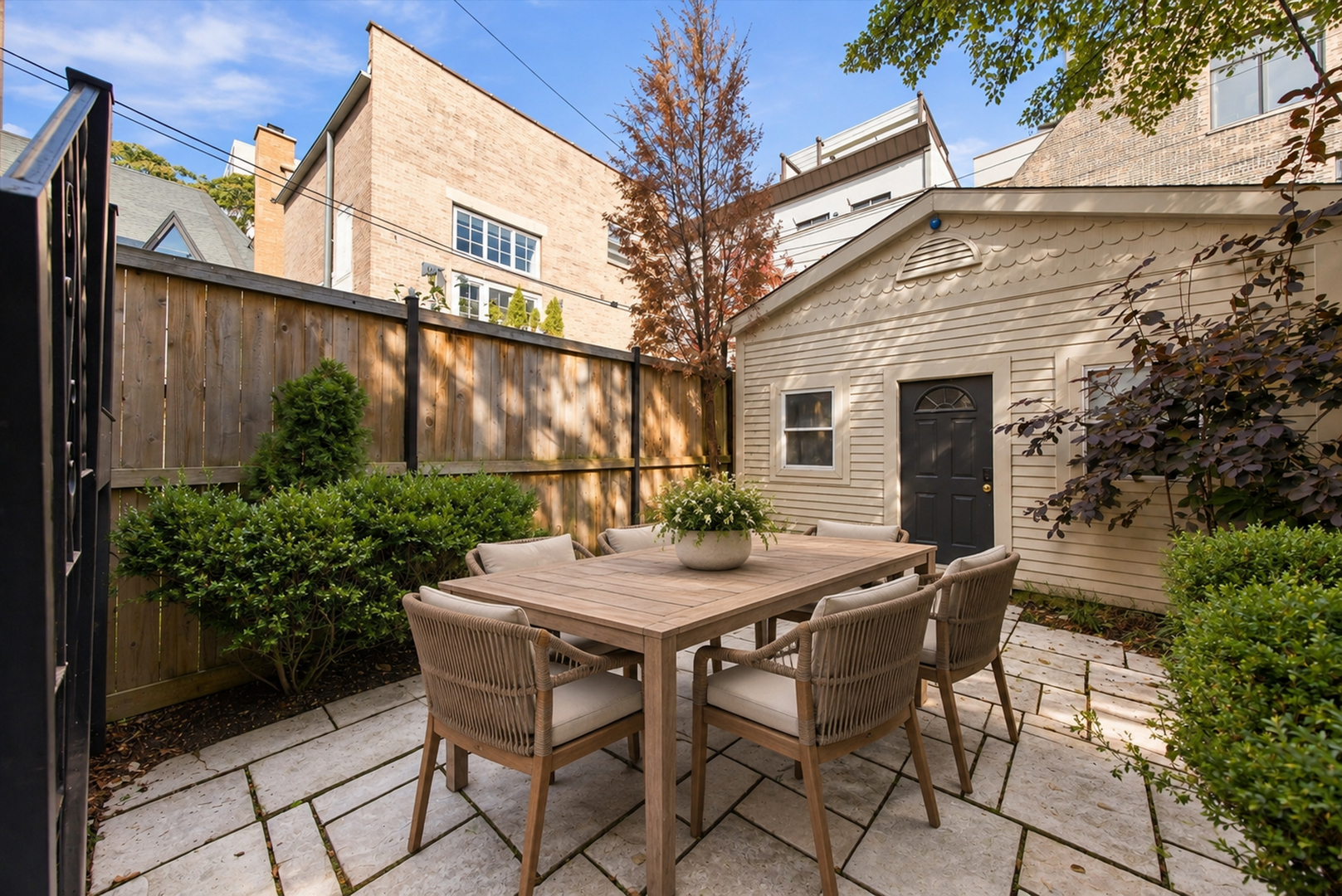 919 N LaSalle Drive