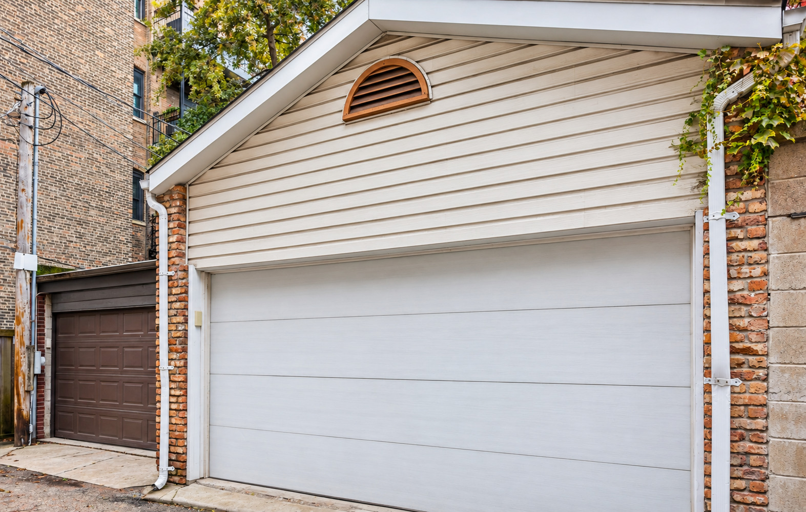 919 N LaSalle Drive