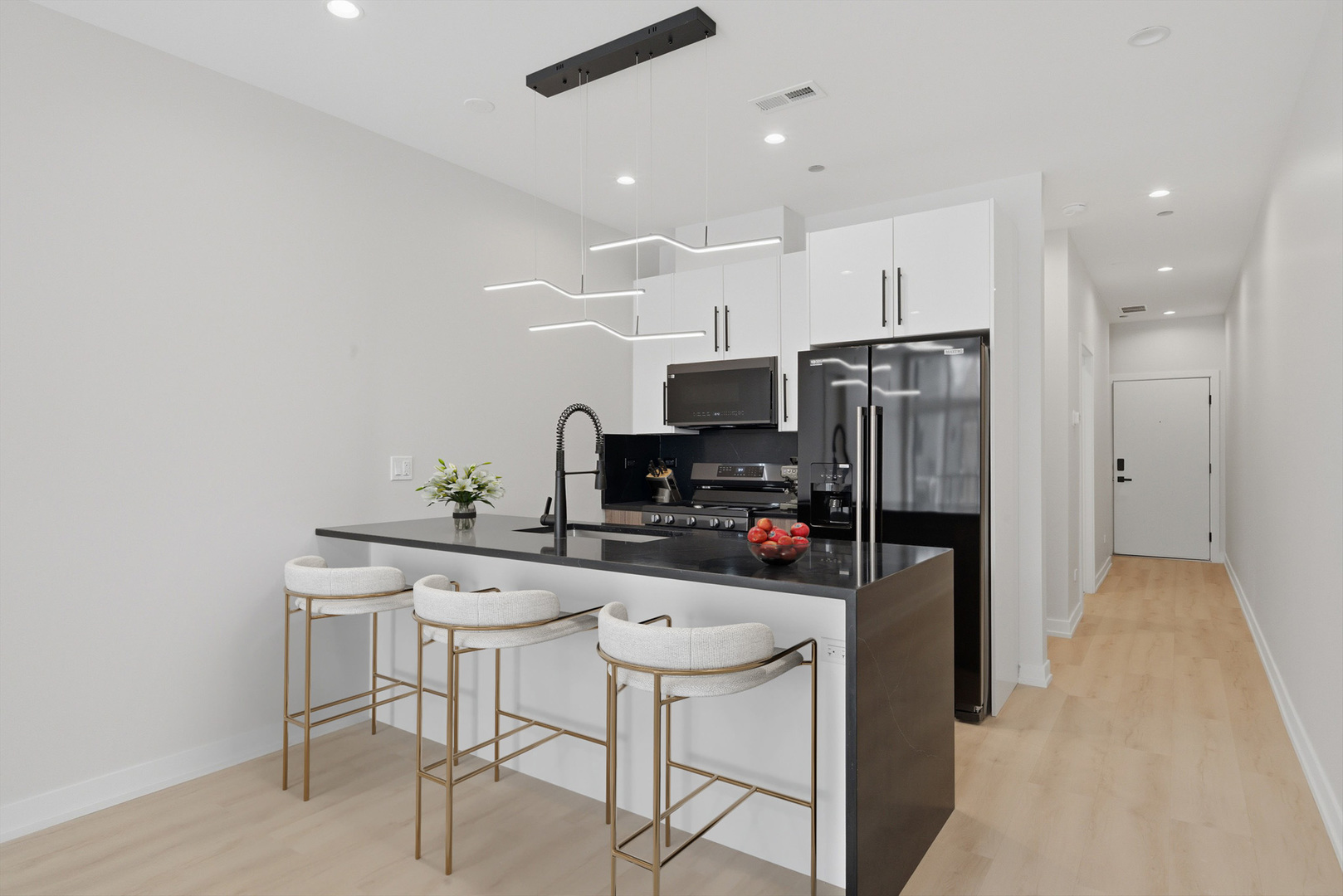 1355 N Western Avenue Unit: 2A