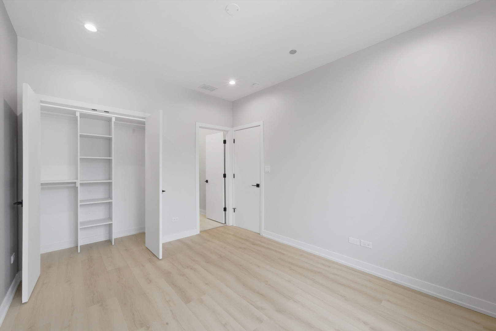 1355 N Western Avenue Unit: 2A