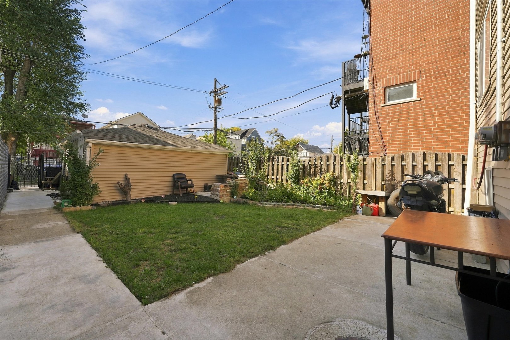 4333 W Dickens Avenue