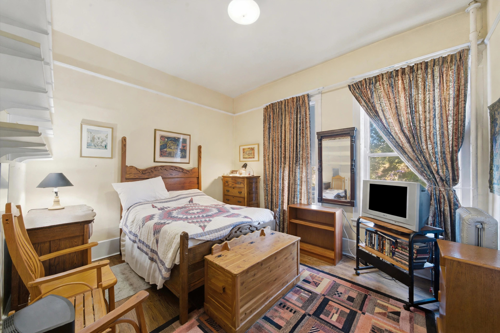 5701-5703 S Kenwood Avenue Unit: 1