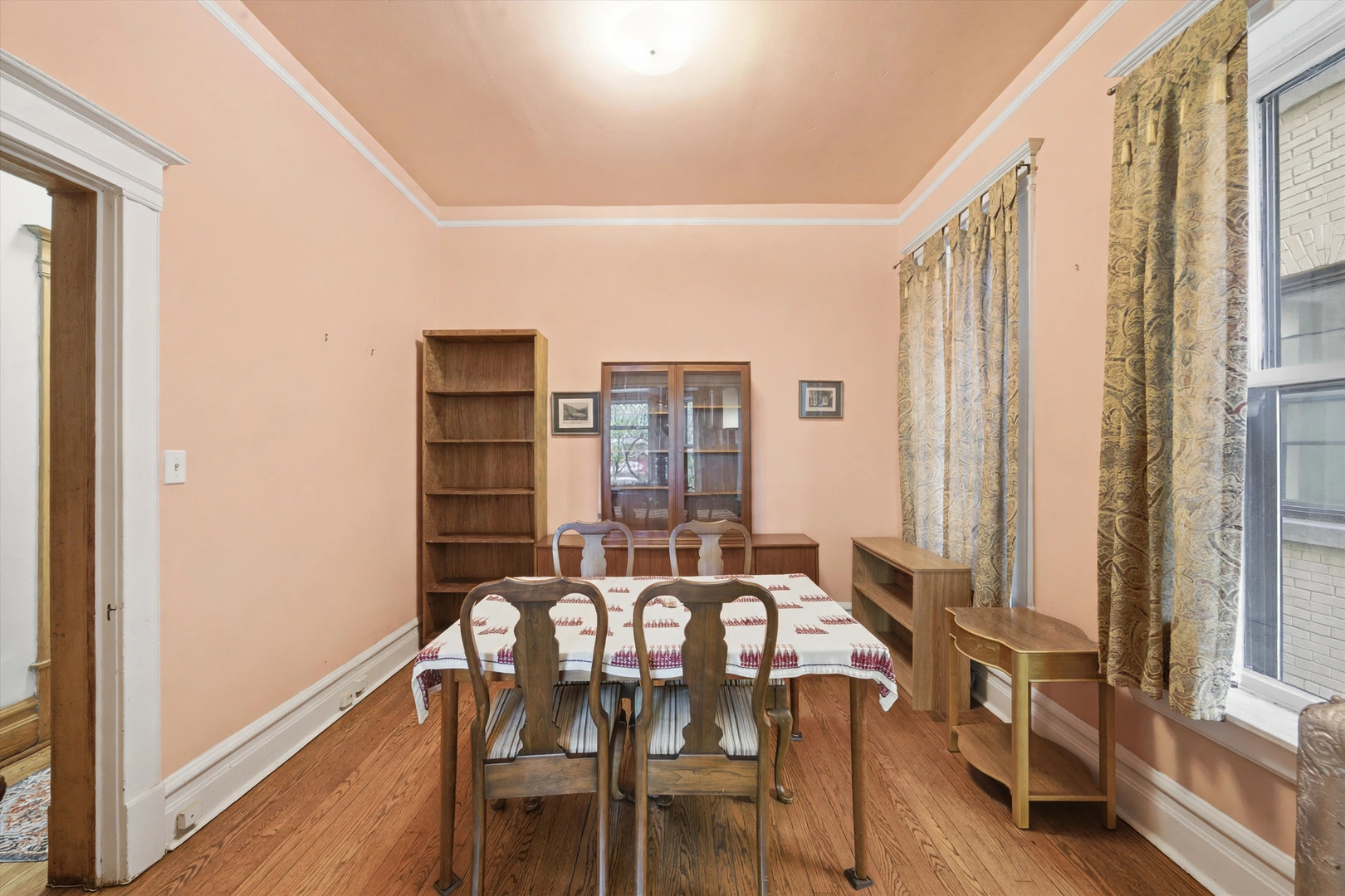 5701-5703 S Kenwood Avenue Unit: 1
