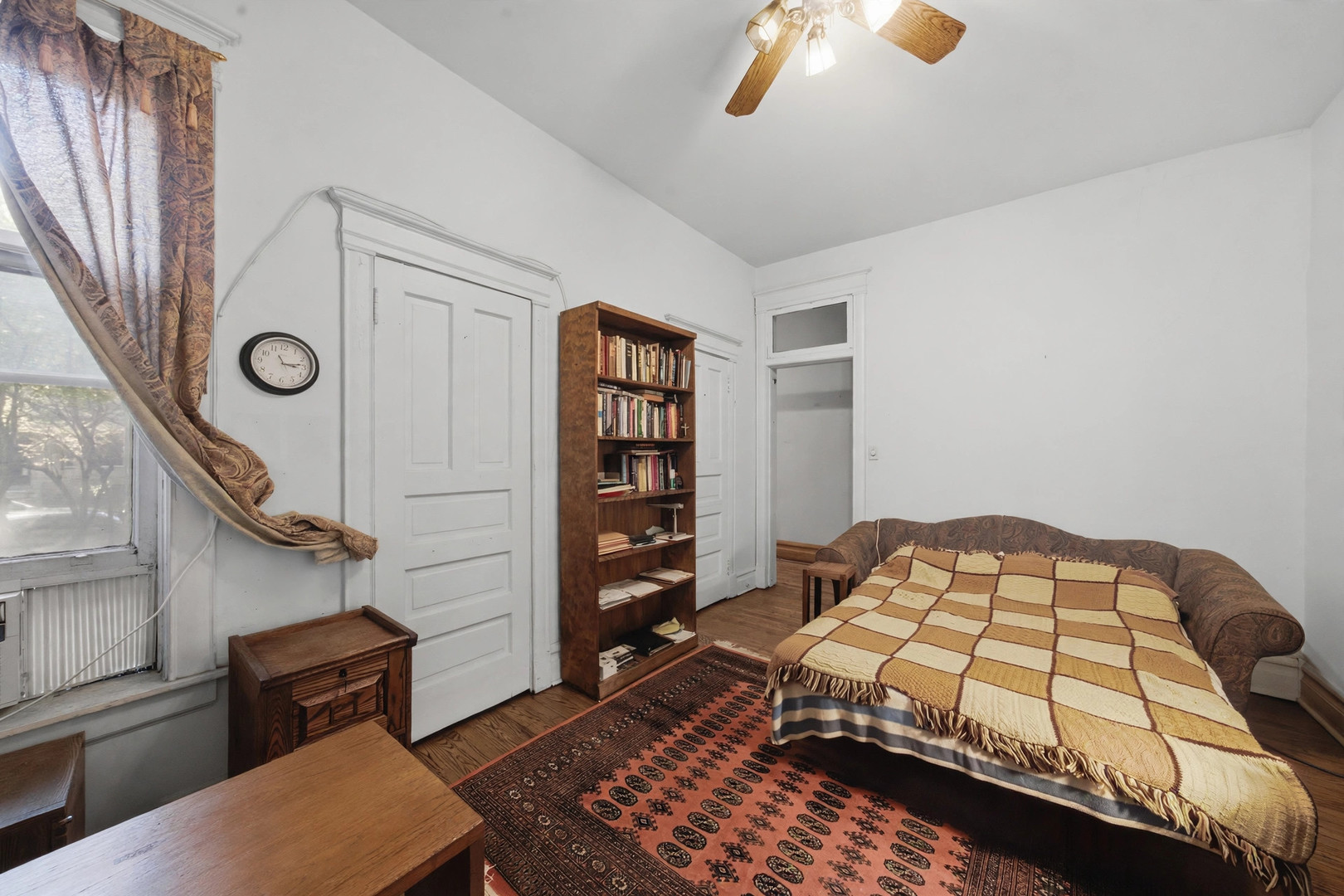 5701-5703 S Kenwood Avenue Unit: 1