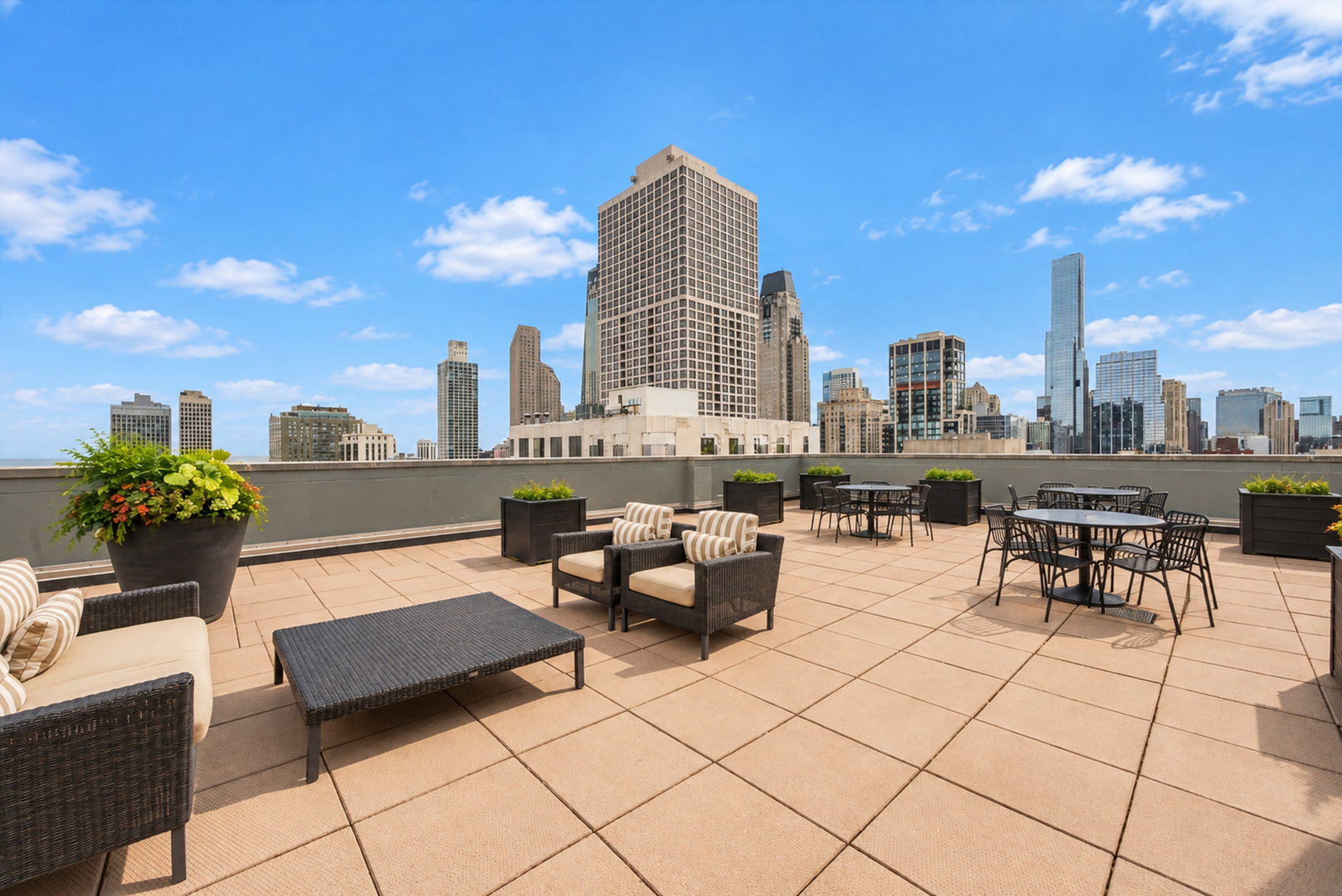 1122 N Dearborn Street Unit: 25I