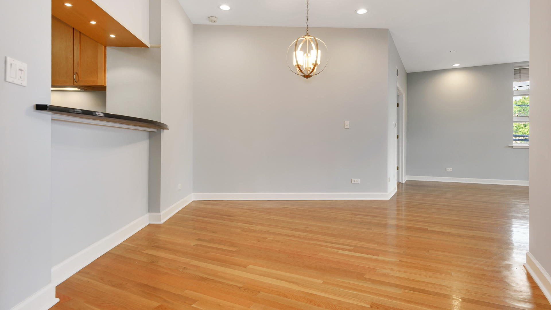 2100 N Racine Avenue Unit: 2J