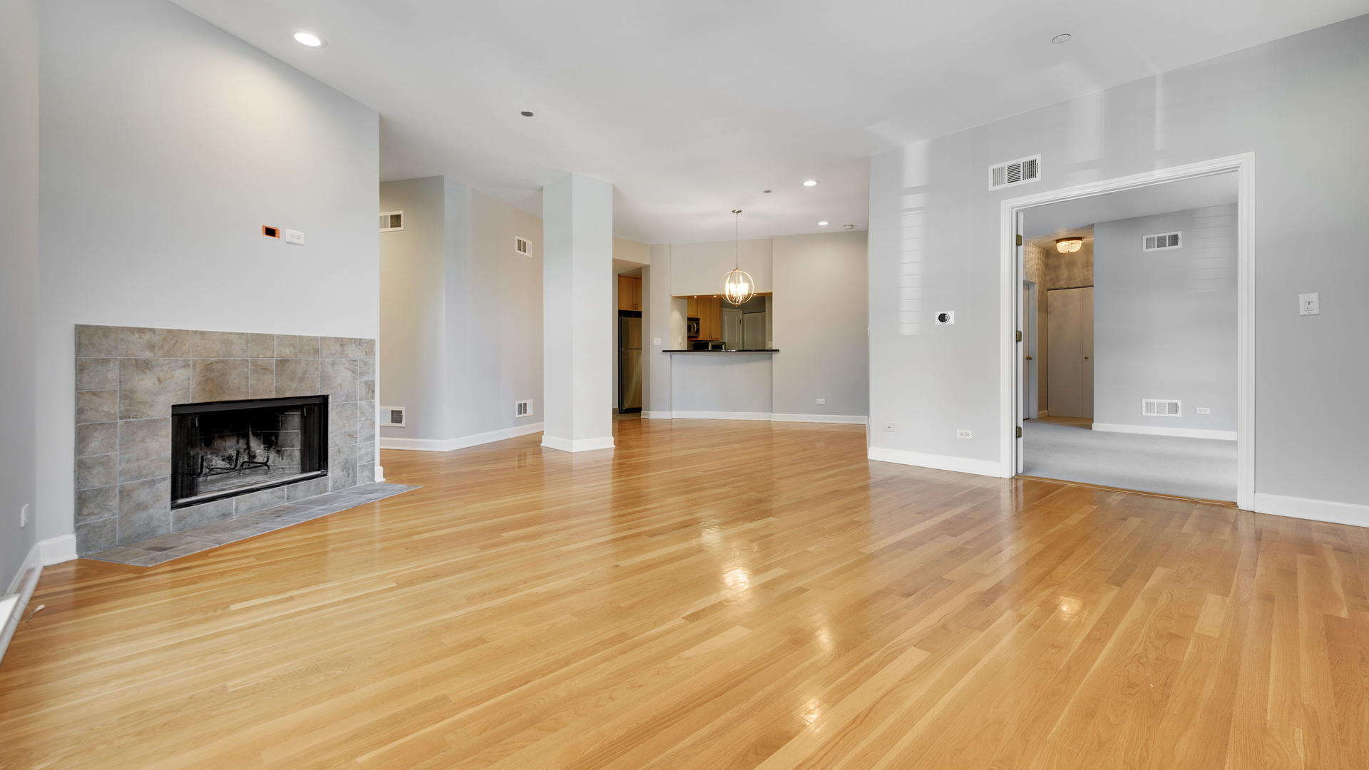 2100 N Racine Avenue Unit: 2J