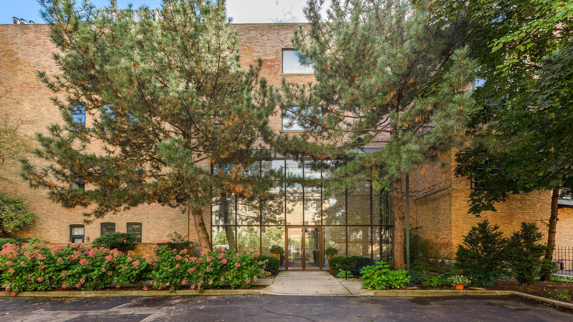 2100 N Racine Avenue Unit: 2J