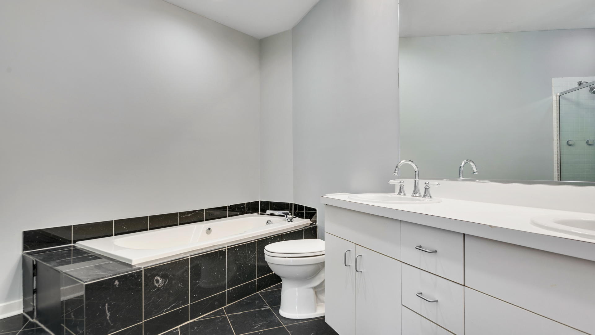 2100 N Racine Avenue Unit: 2J