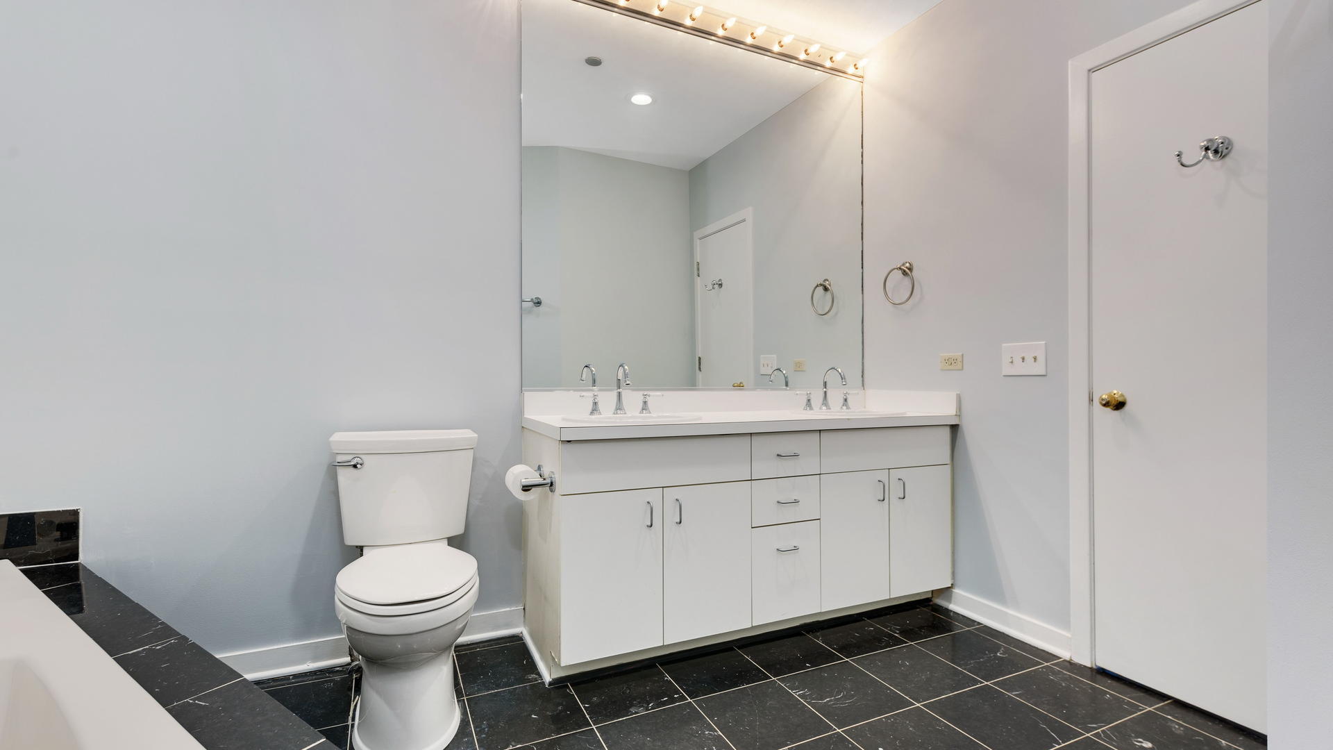 2100 N Racine Avenue Unit: 2J