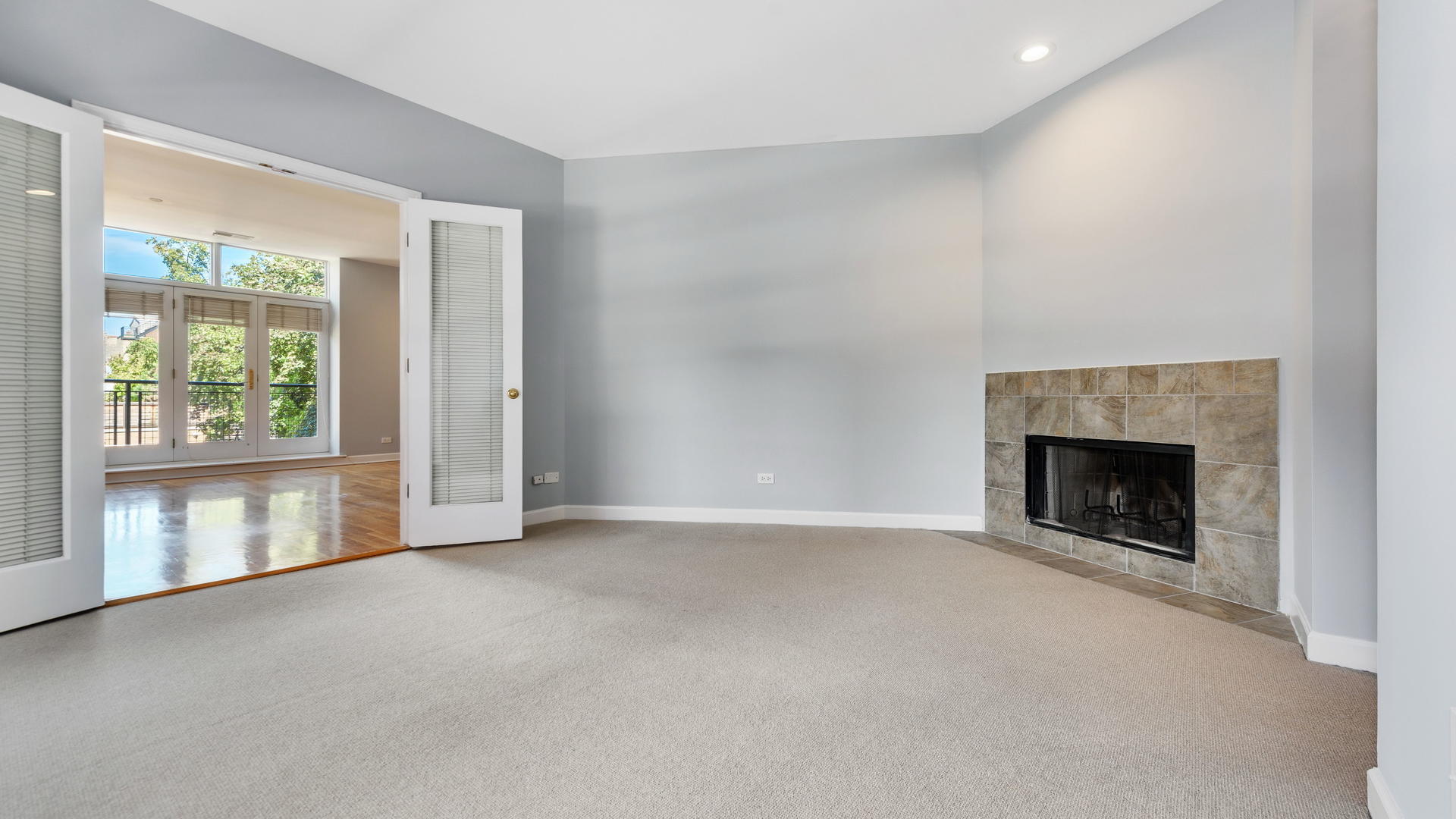 2100 N Racine Avenue Unit: 2J