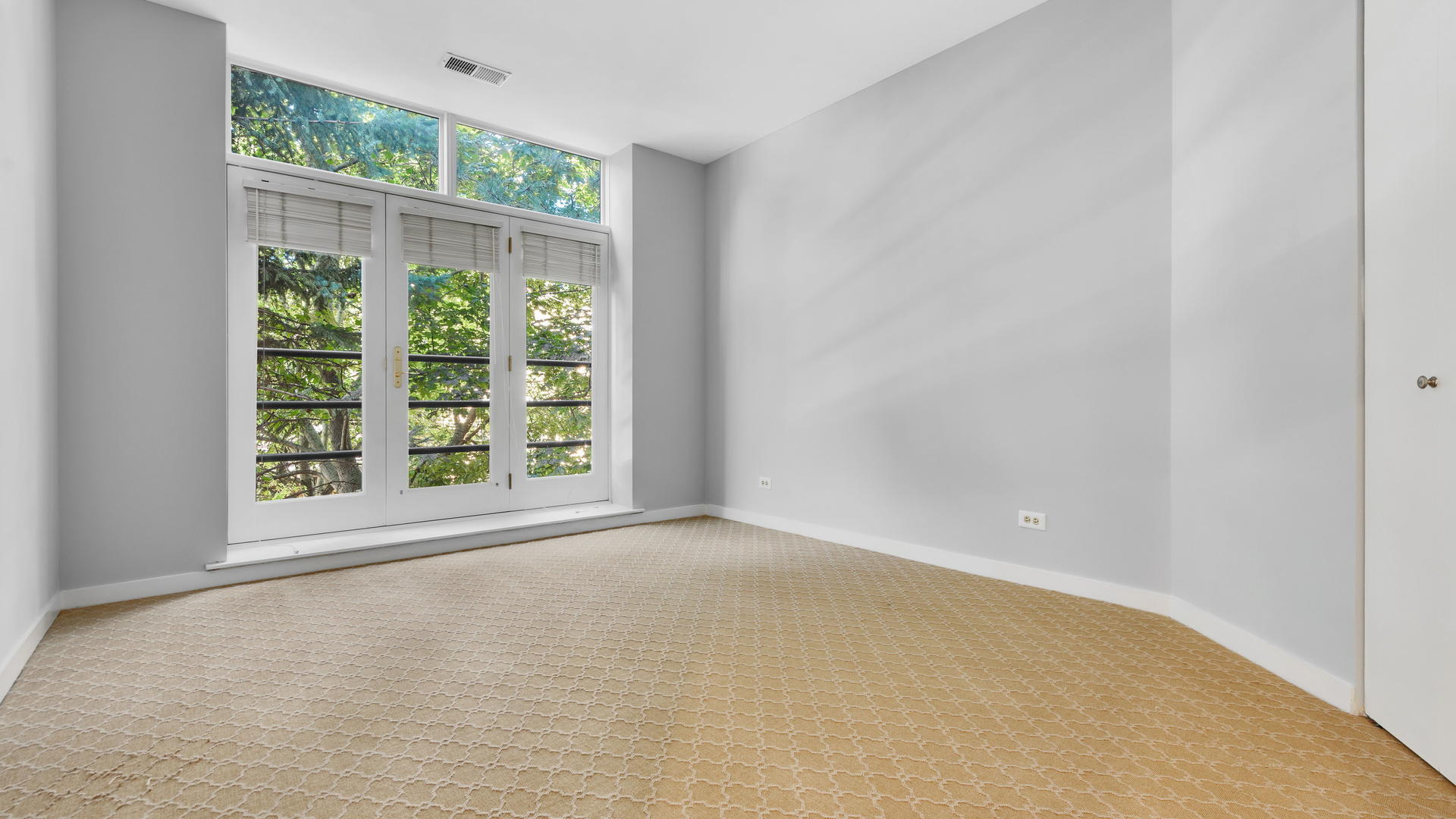 2100 N Racine Avenue Unit: 2J