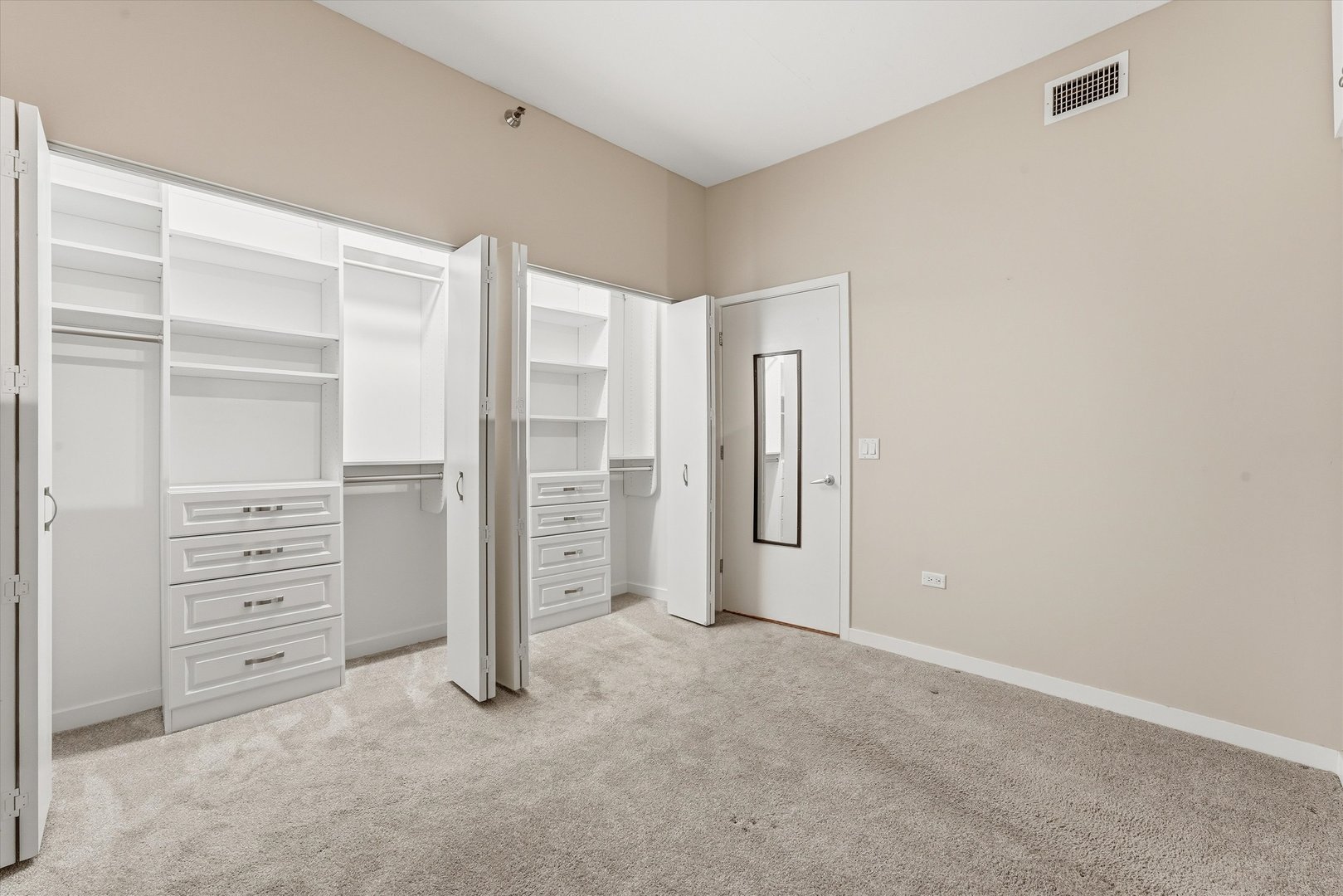 700 N Larrabee Street Unit: 1105