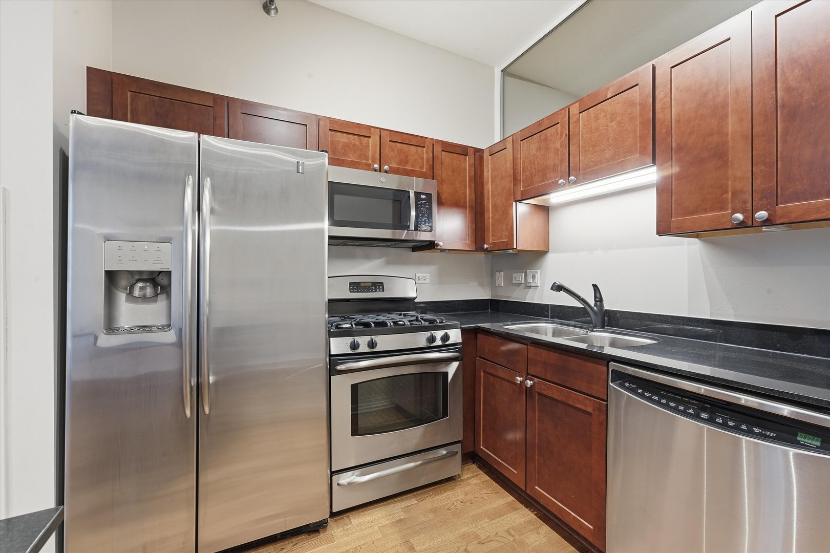700 N Larrabee Street Unit: 1105