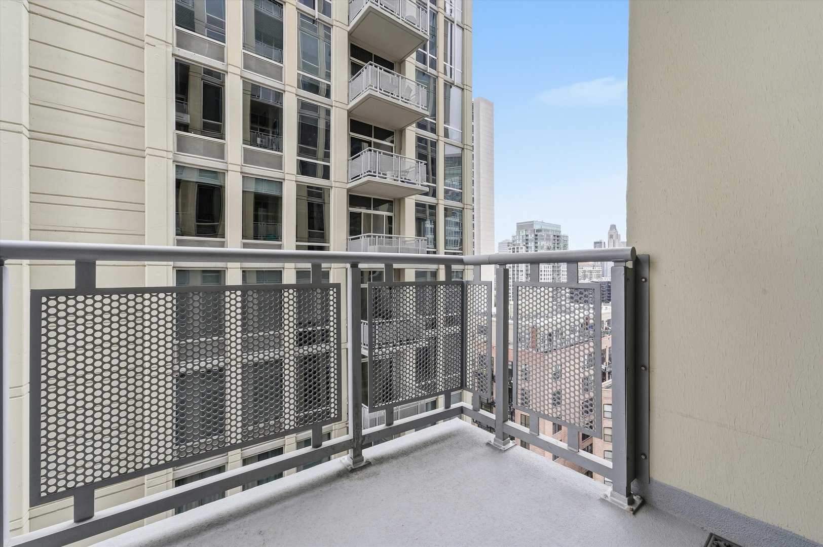 700 N Larrabee Street Unit: 1105