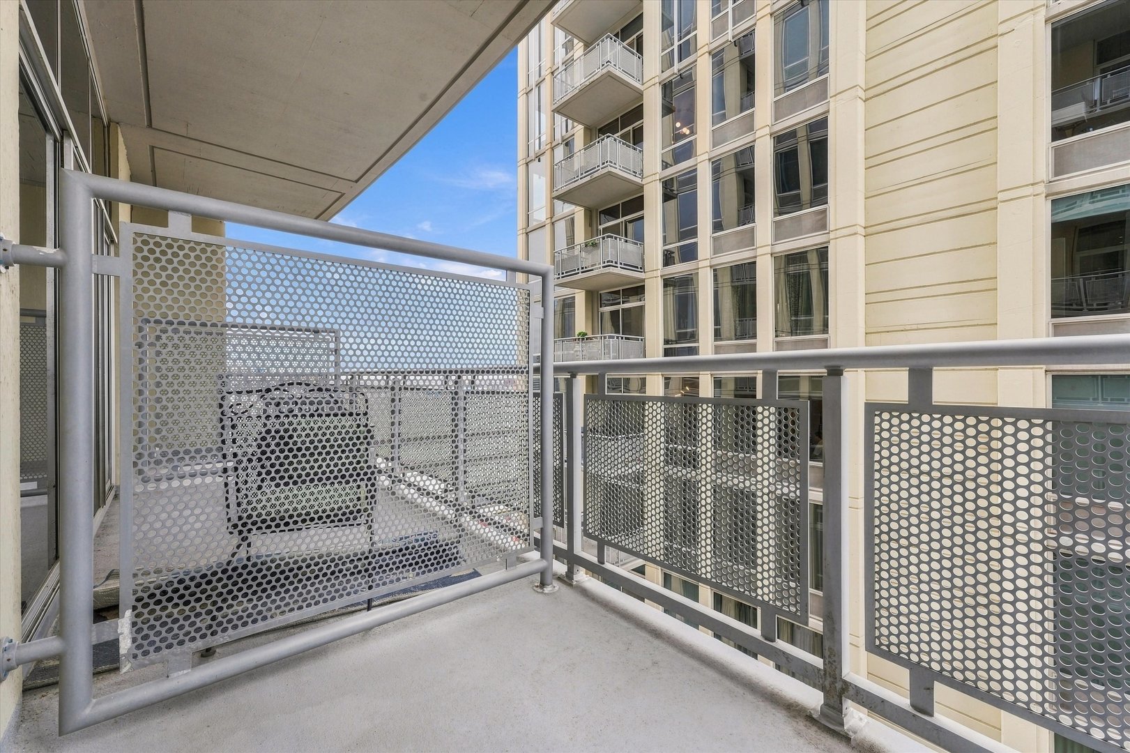 700 N Larrabee Street Unit: 1105