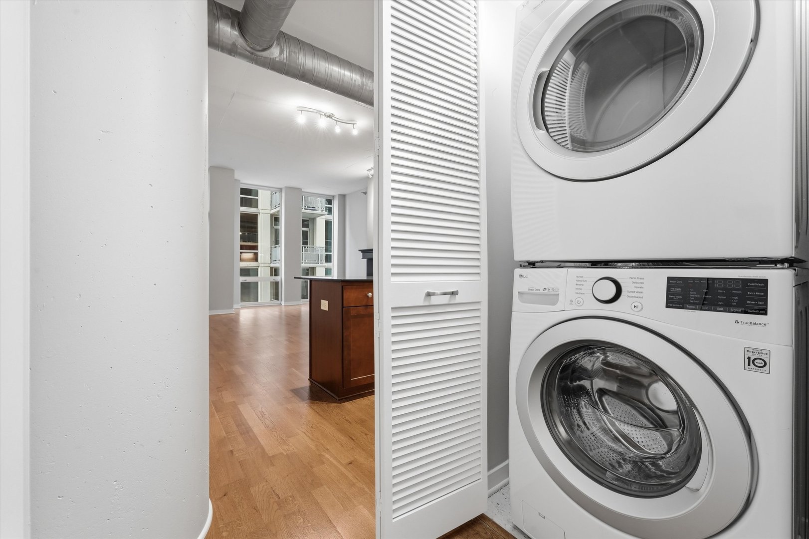 700 N Larrabee Street Unit: 1105