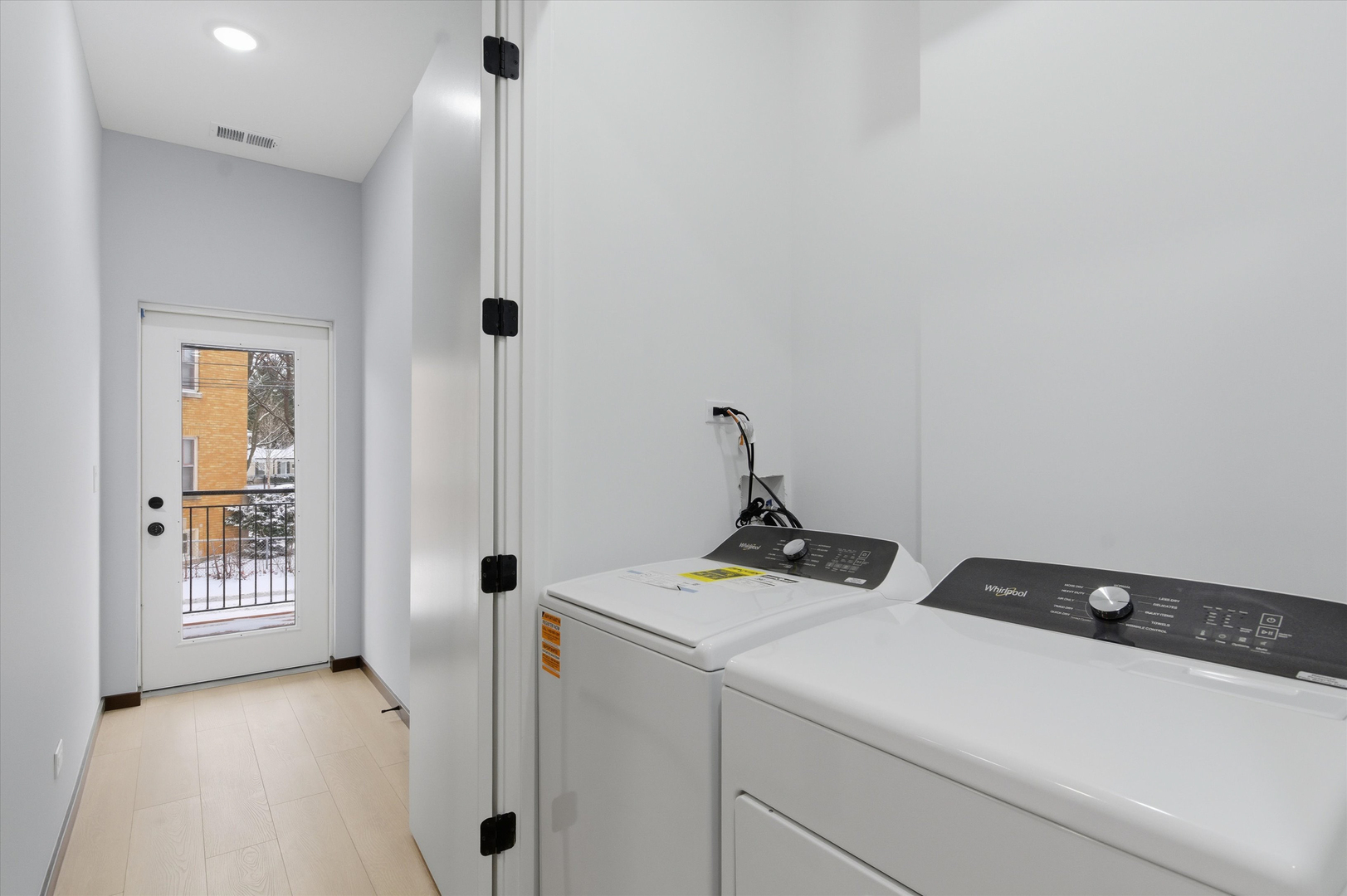 5830 N Lincoln Avenue Unit: 1S