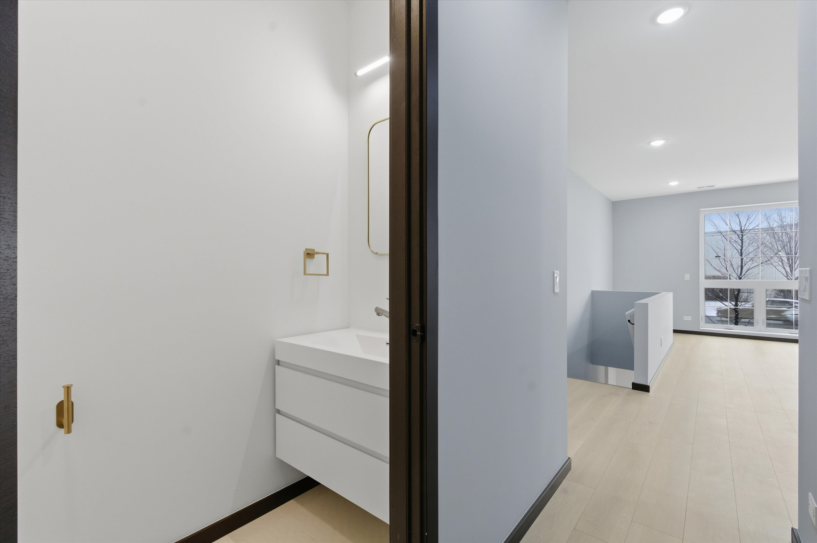 5830 N Lincoln Avenue Unit: 1S